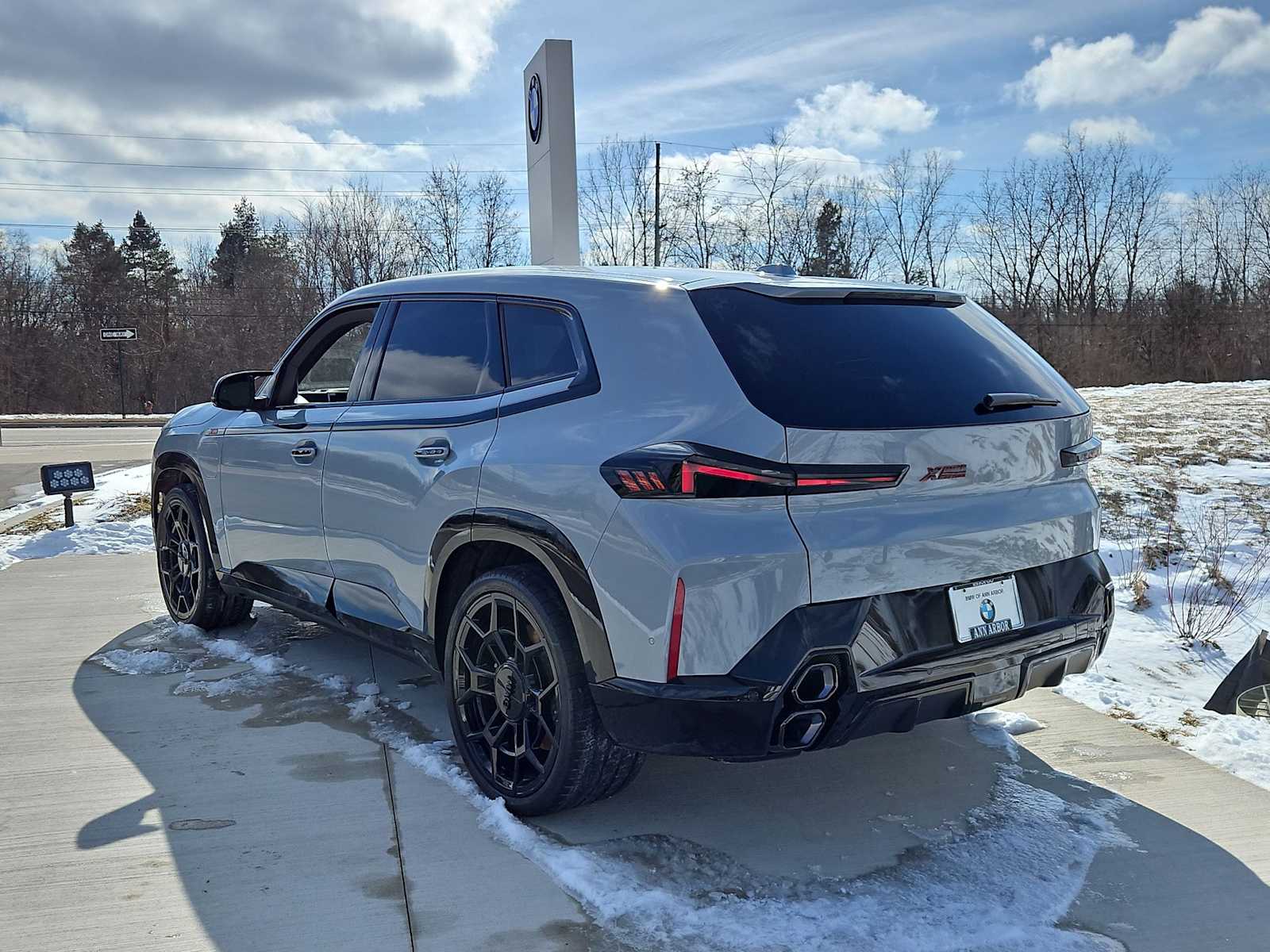 Thumbnail: 2026 BMW XM - 12