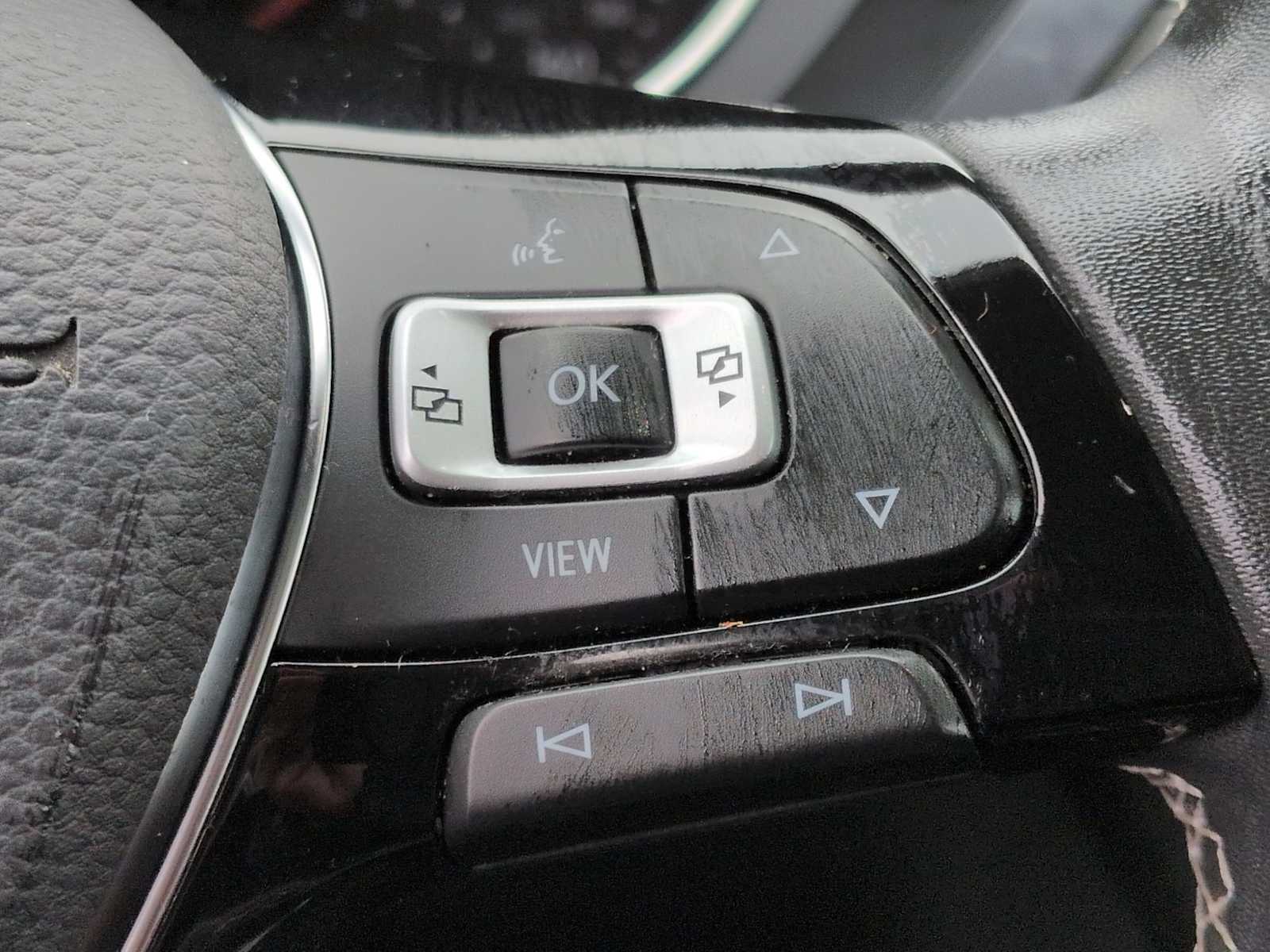 Thumbnail: 2021 Volkswagen Tiguan - 25
