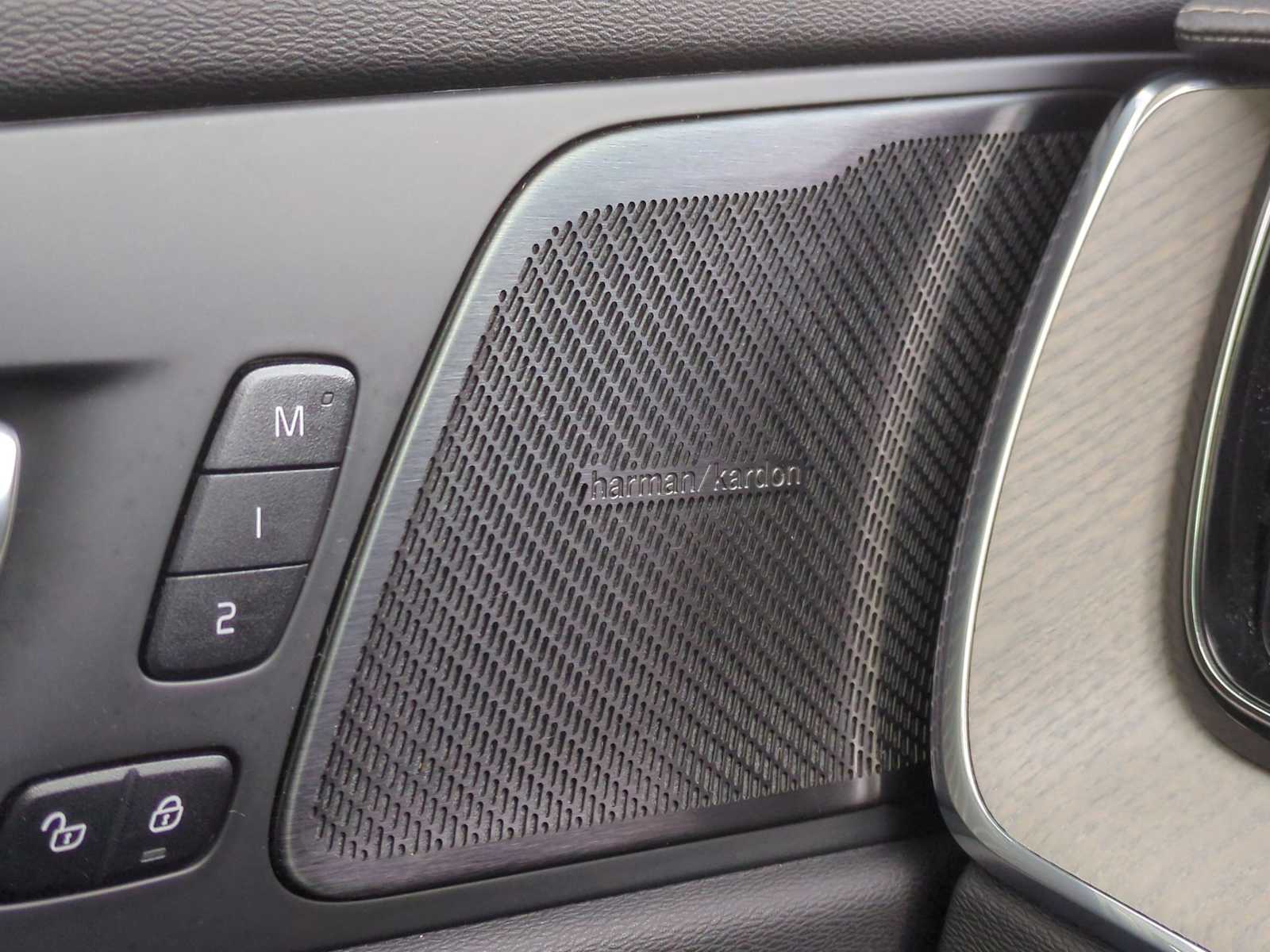 Thumbnail: 2021 Volvo XC60 - 32