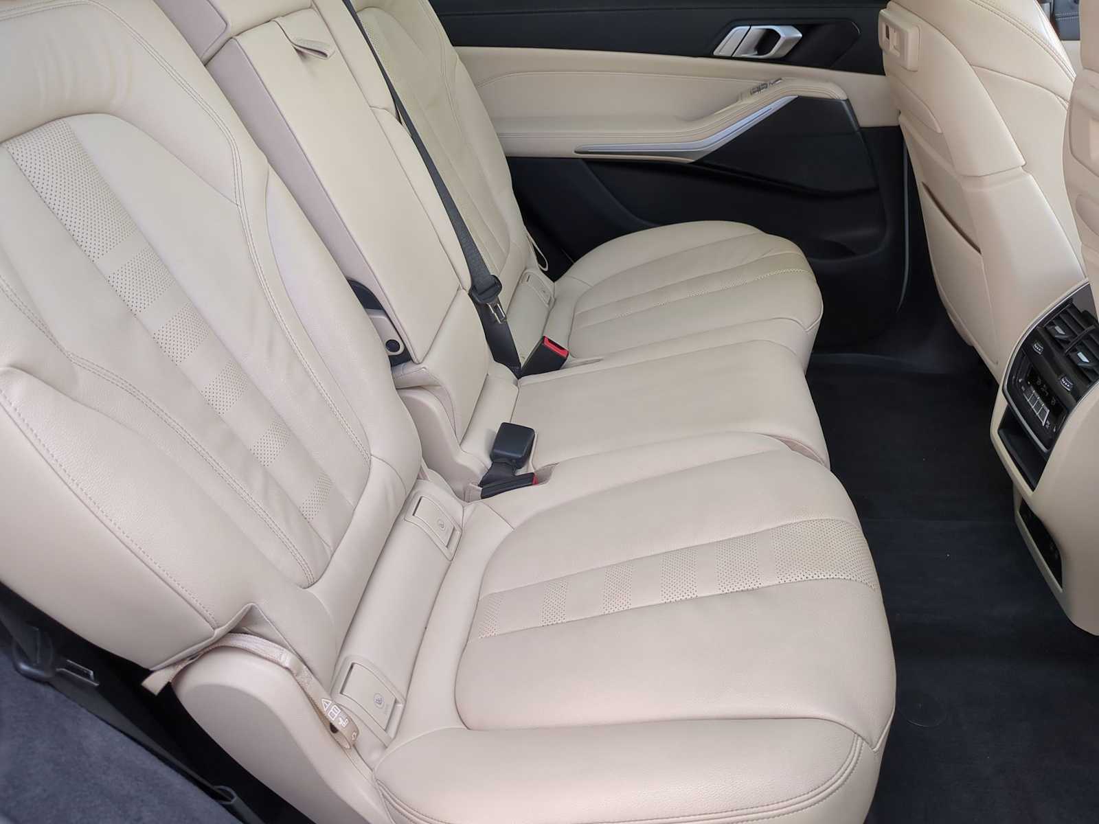 Thumbnail: 2022 BMW X7 - 21