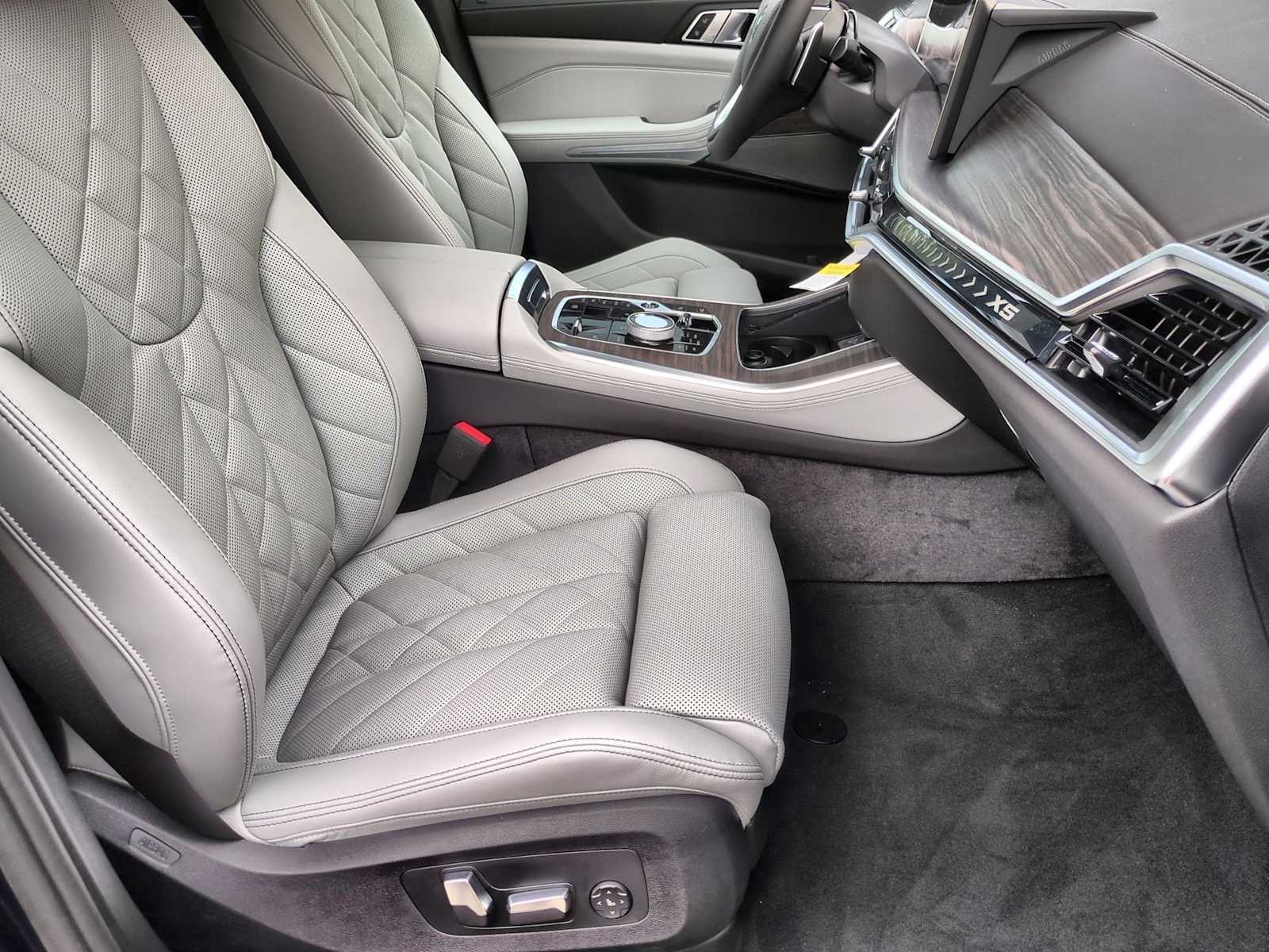 Thumbnail: 2026 BMW X5 - 23