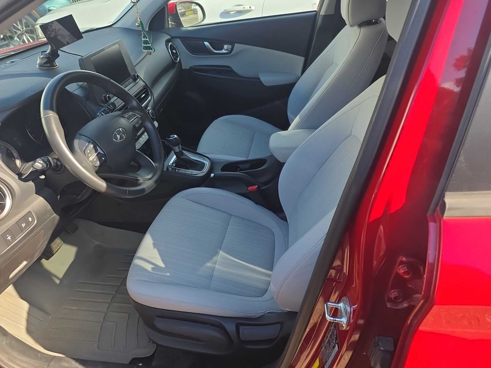 2022 Hyundai Kona SEL N Line photo 2