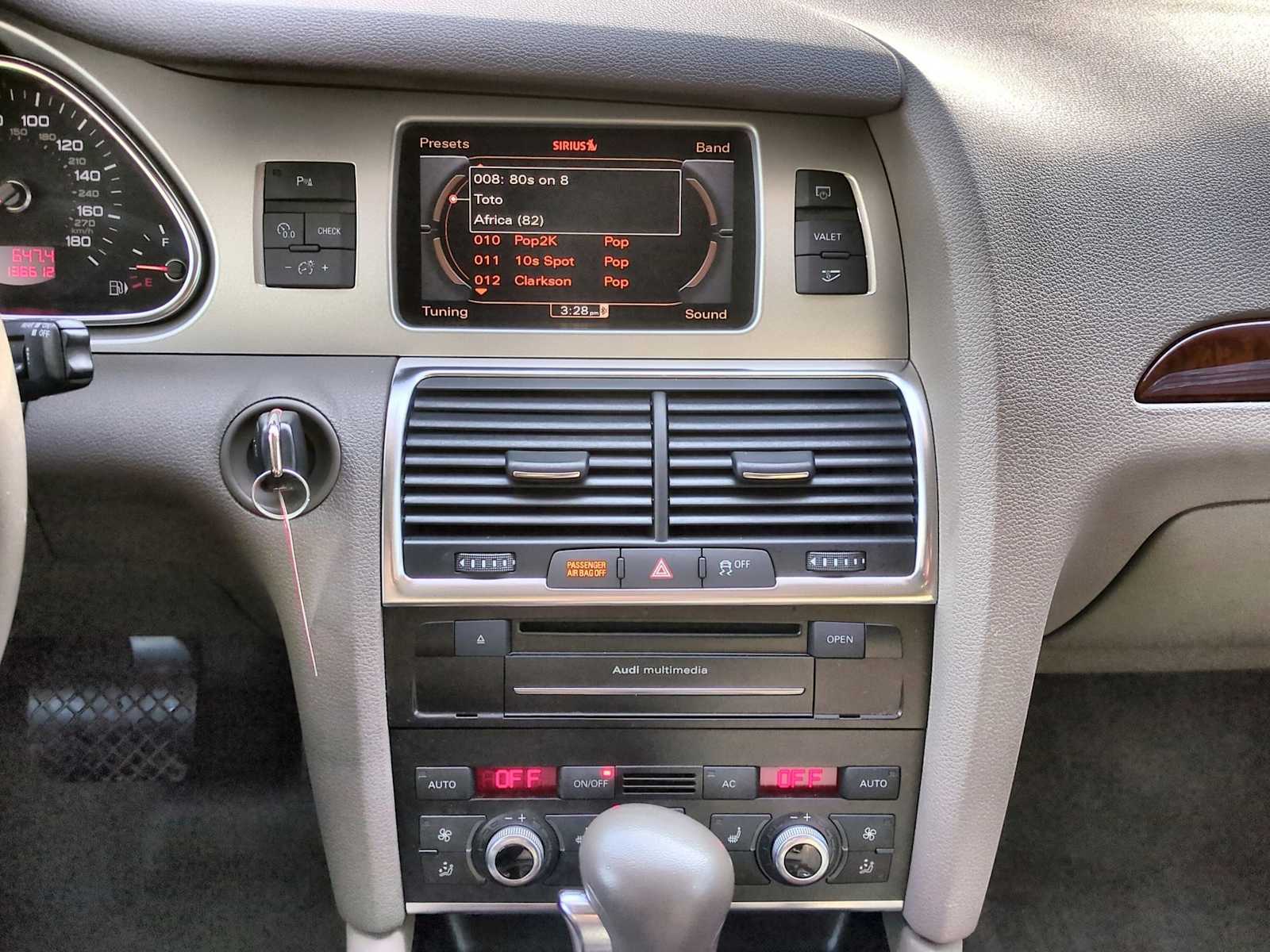 Thumbnail: 2011 Audi Q7 - 29