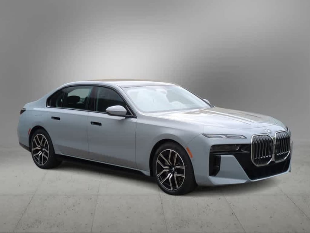 New 2025 BMW 740i xDrive Sedan