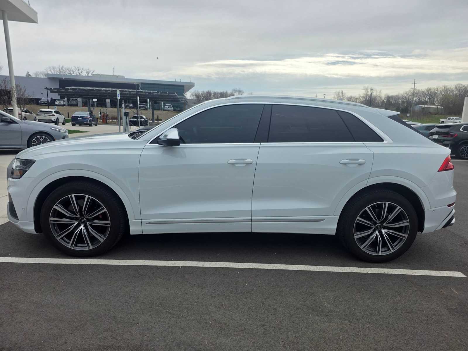 Thumbnail: 2023 Audi SQ8 - 8