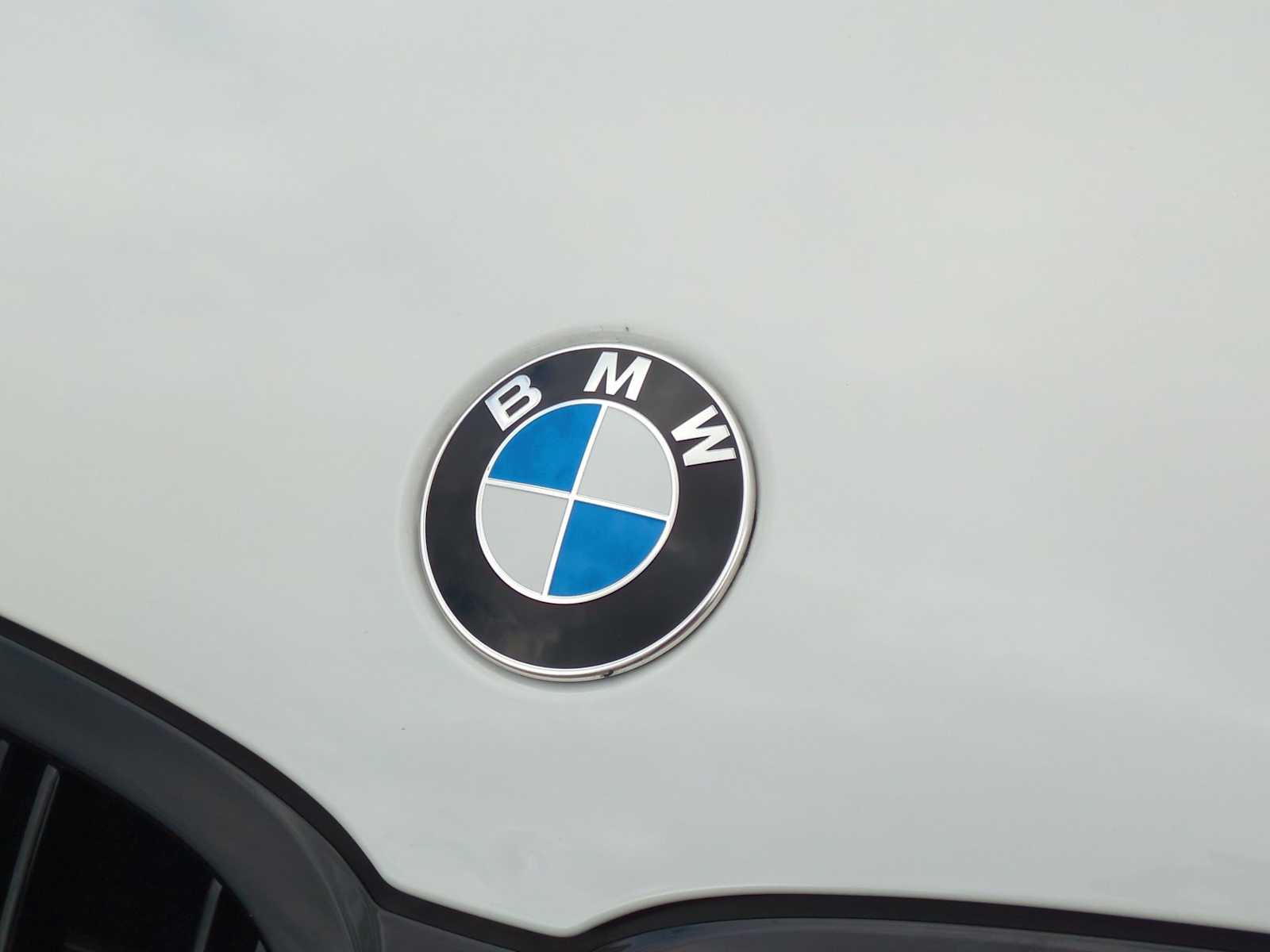 Thumbnail: 2025 BMW M8 - 12