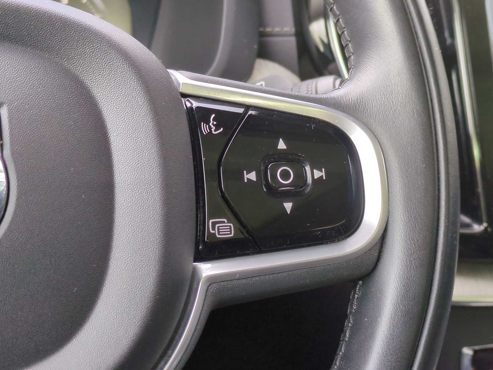 Thumbnail: 2021 Volvo XC60 - 26