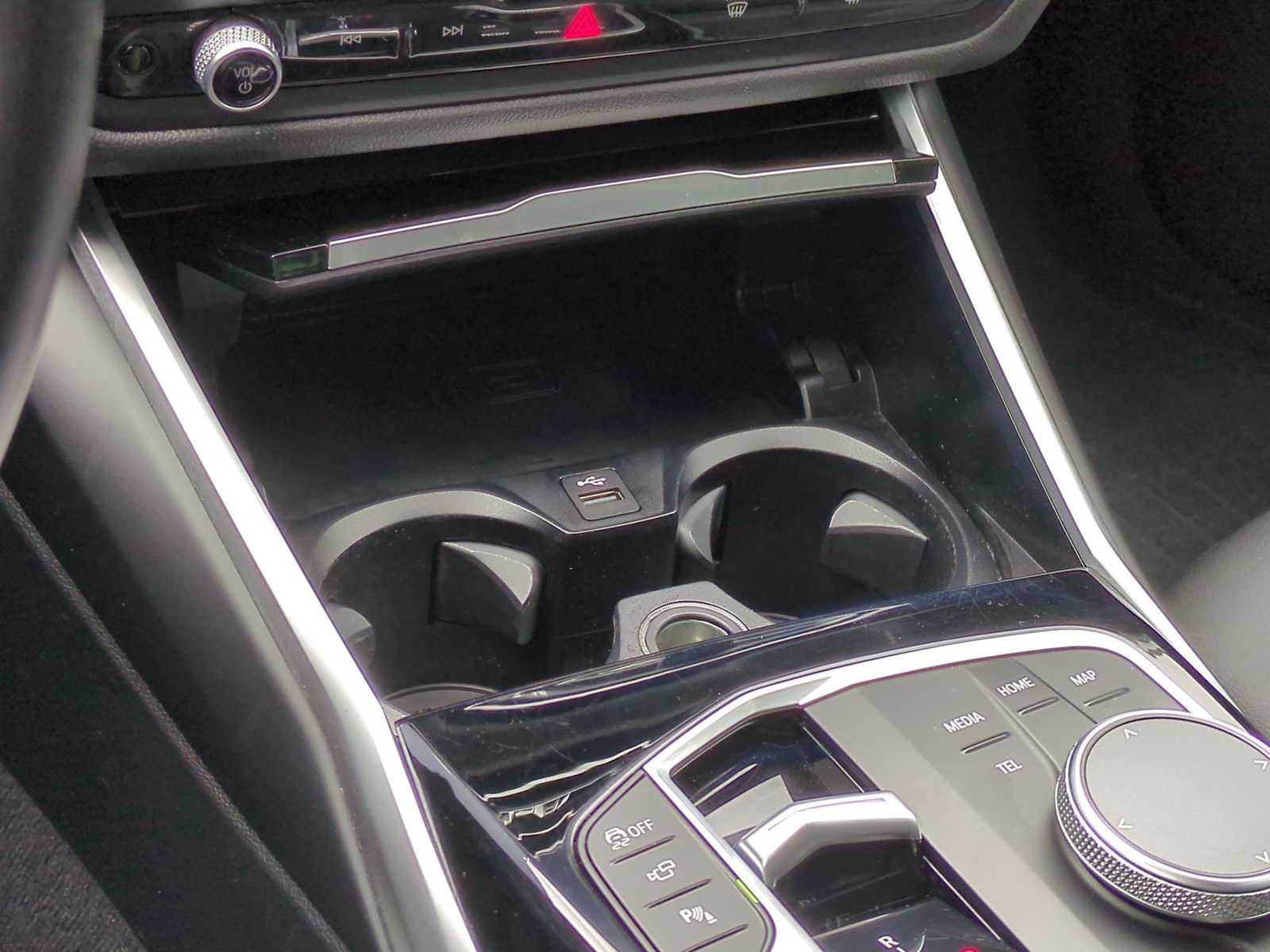 Thumbnail: 2024 BMW i4 - 34