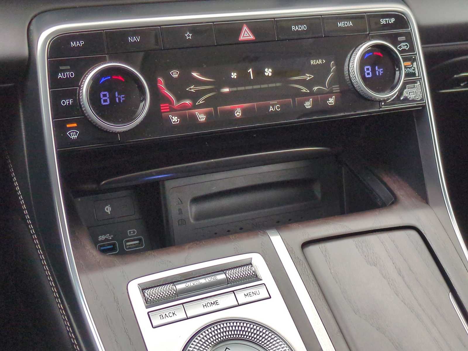 Thumbnail: 2022 Genesis GV80 - 33