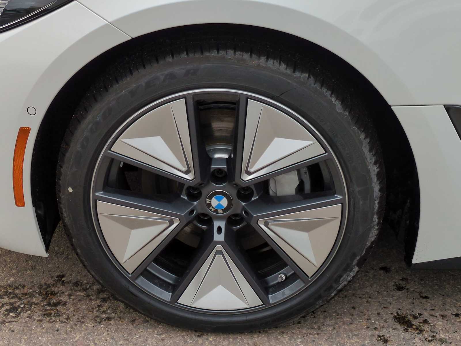 Thumbnail: 2025 BMW i4 - 14