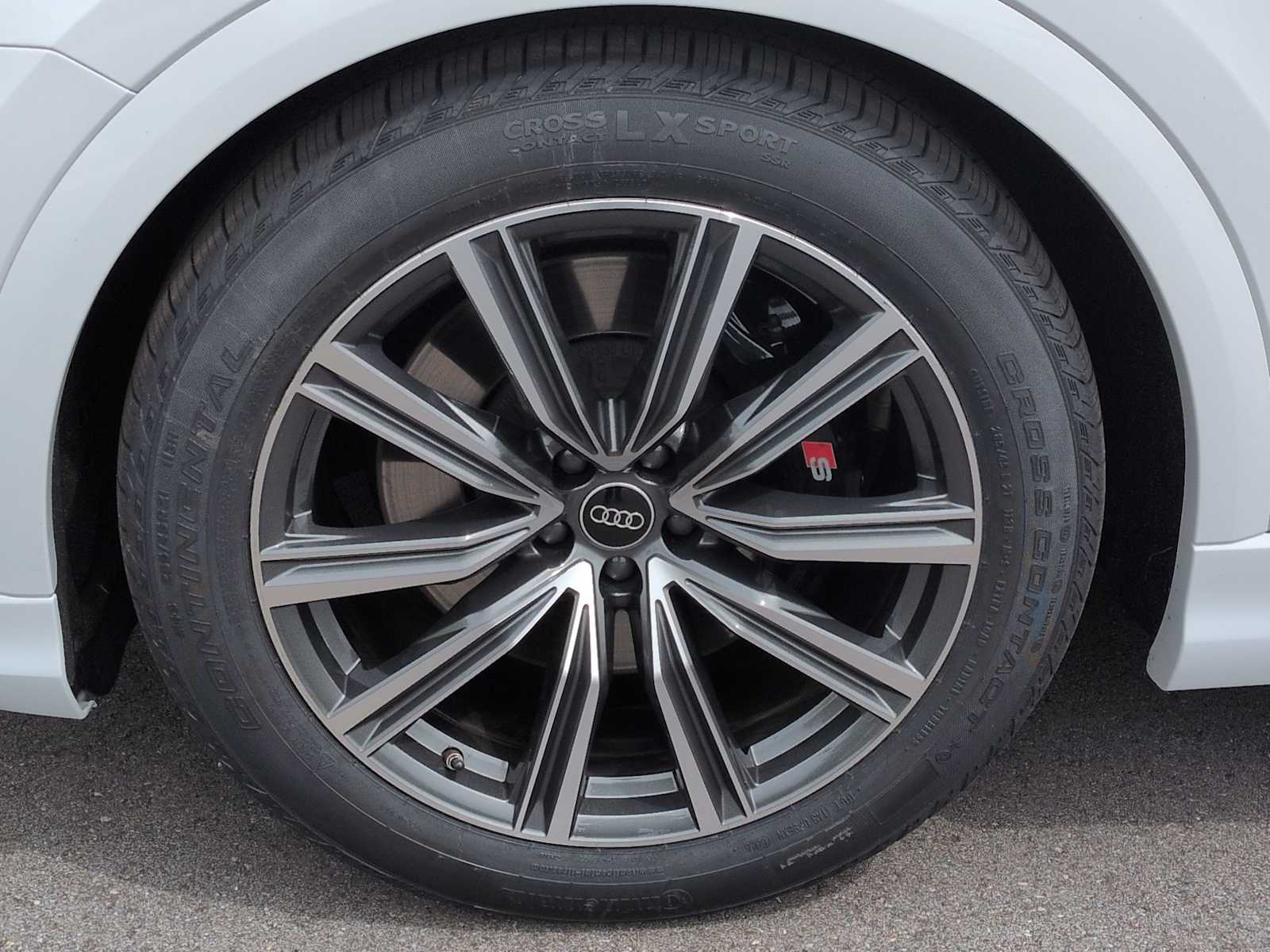 Thumbnail: 2023 Audi SQ8 - 13