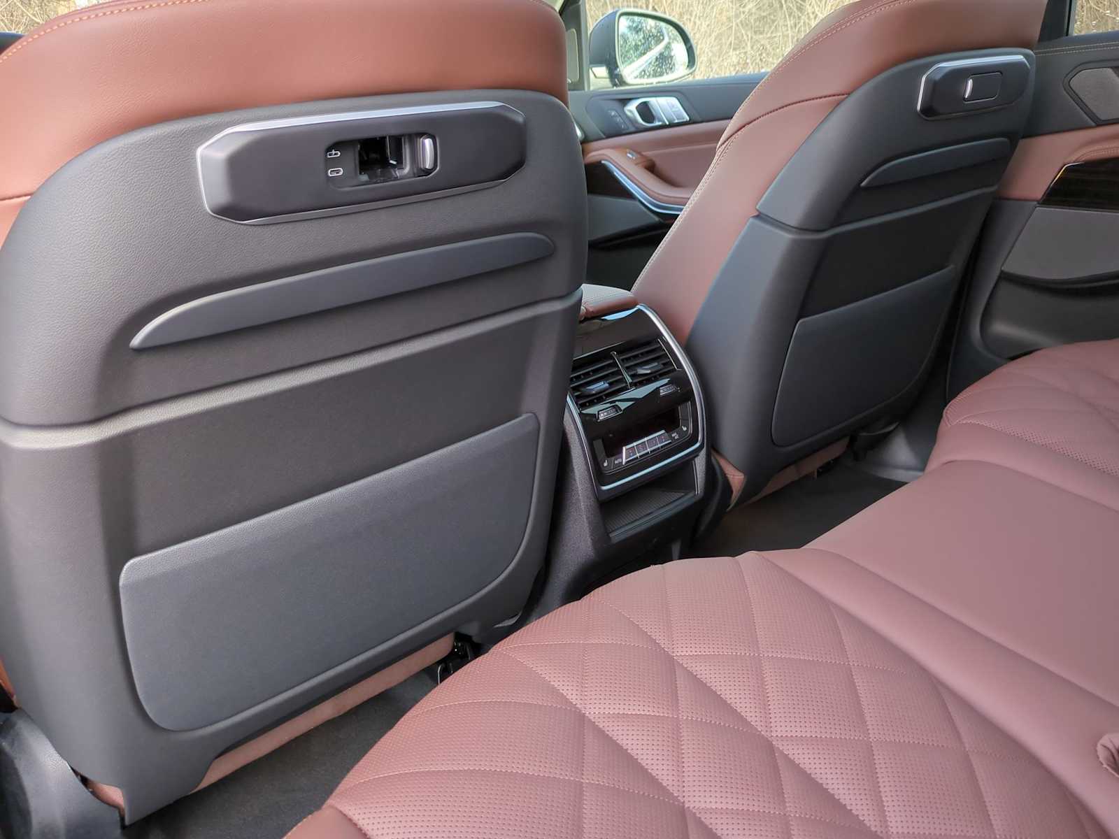 Thumbnail: 2026 BMW X7 - 18
