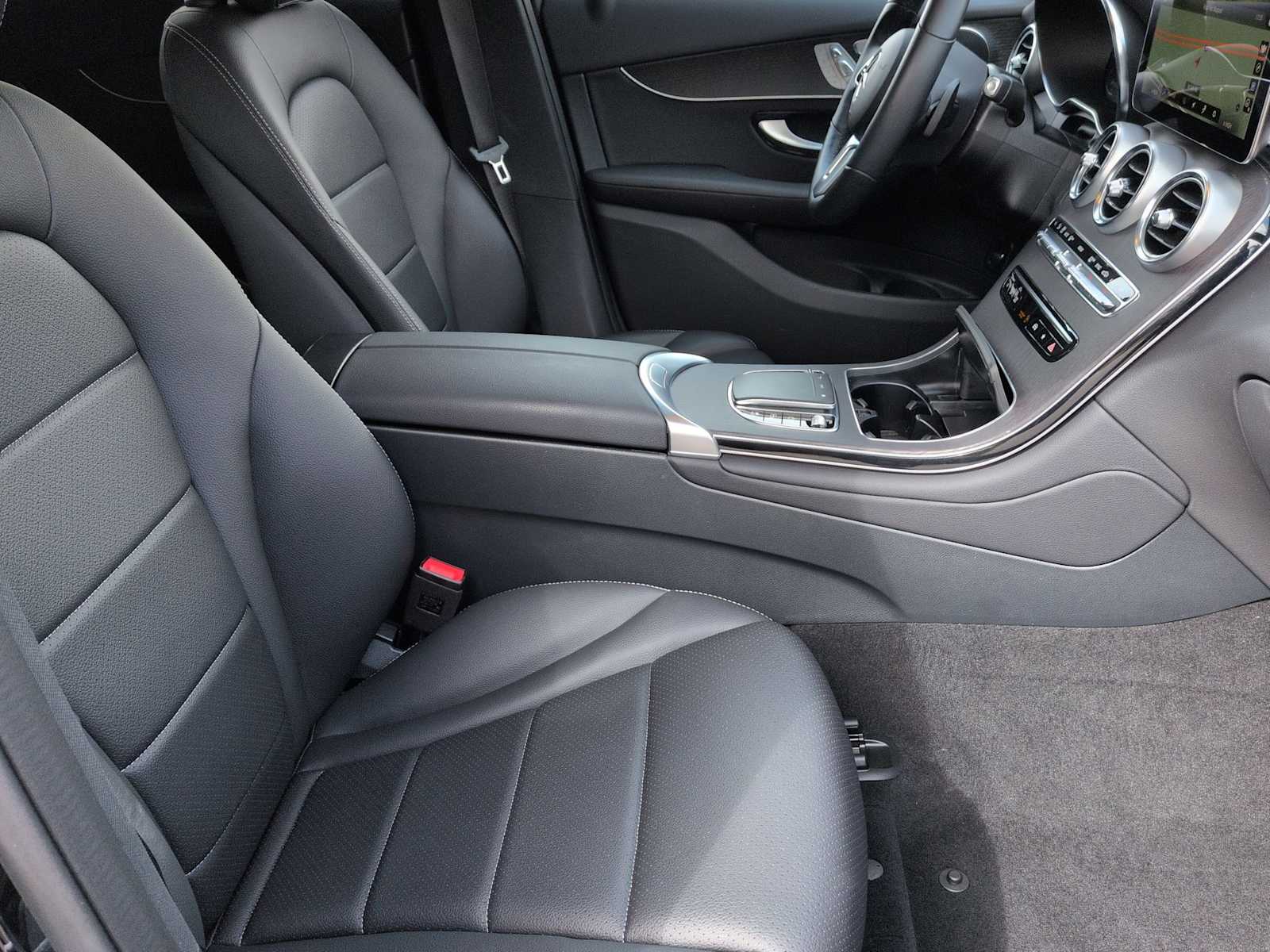 Thumbnail: 2022 Mercedes-Benz GLC - 21