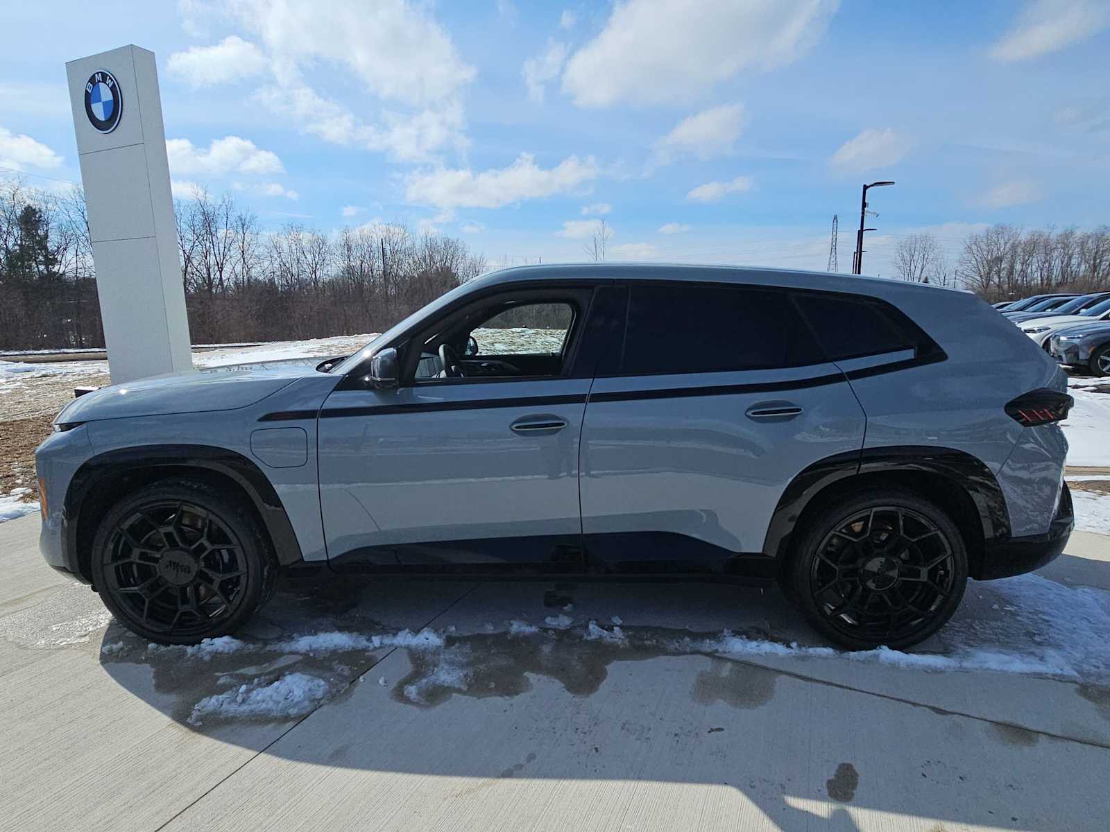 Thumbnail: 2026 BMW XM - 11