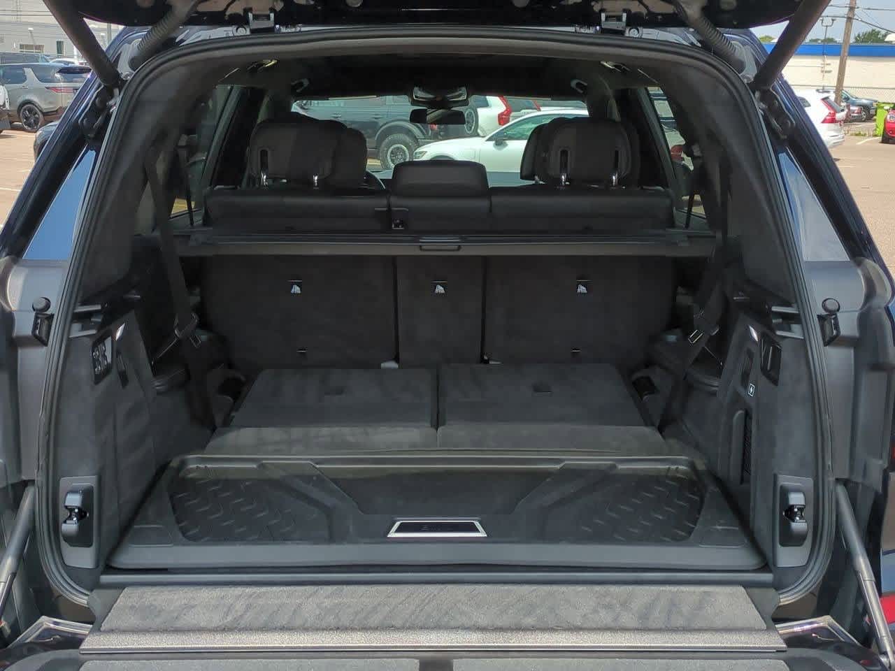 Thumbnail: 2025 BMW X7 - 35