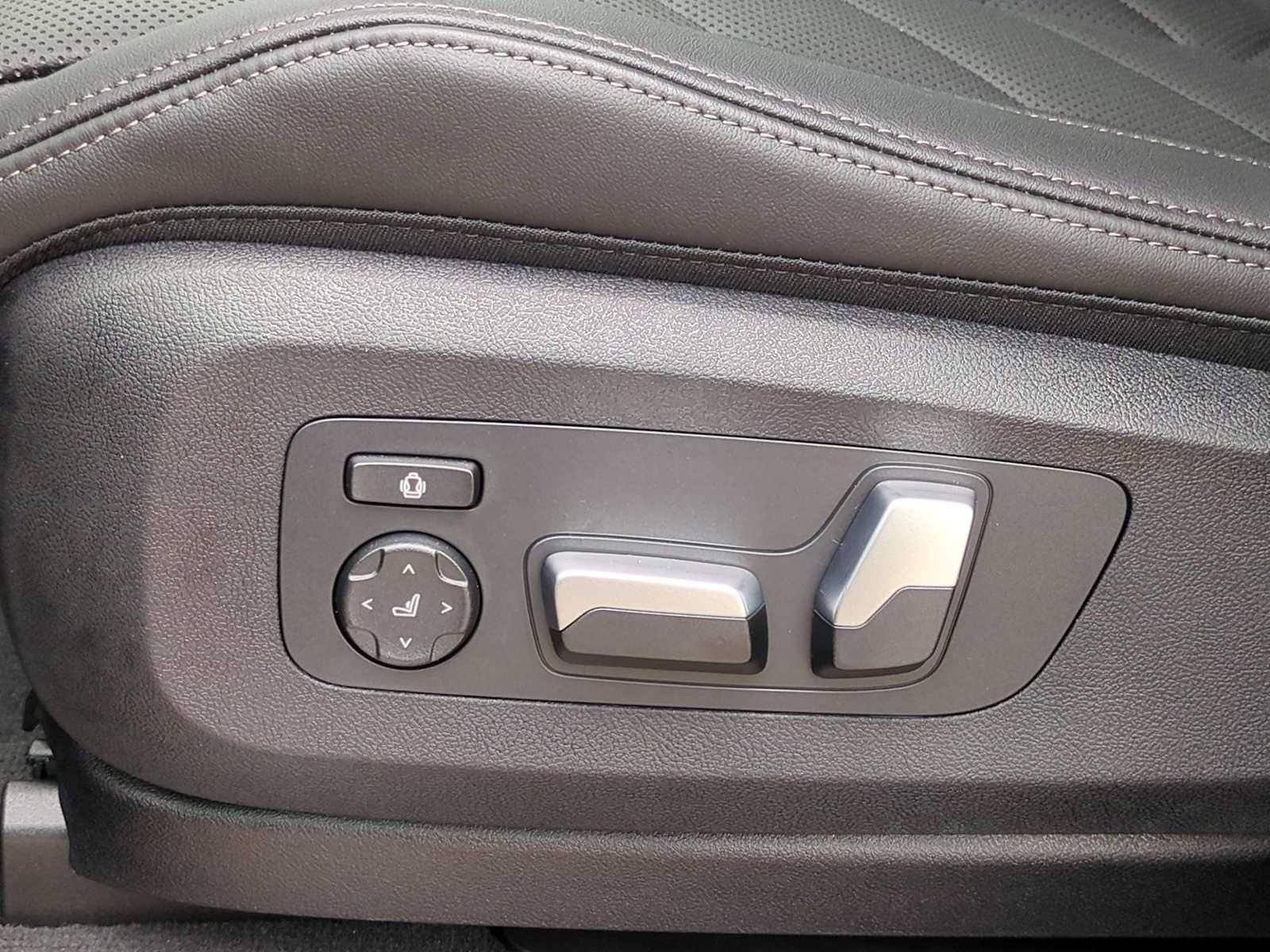 Thumbnail: 2026 BMW X5 - 16