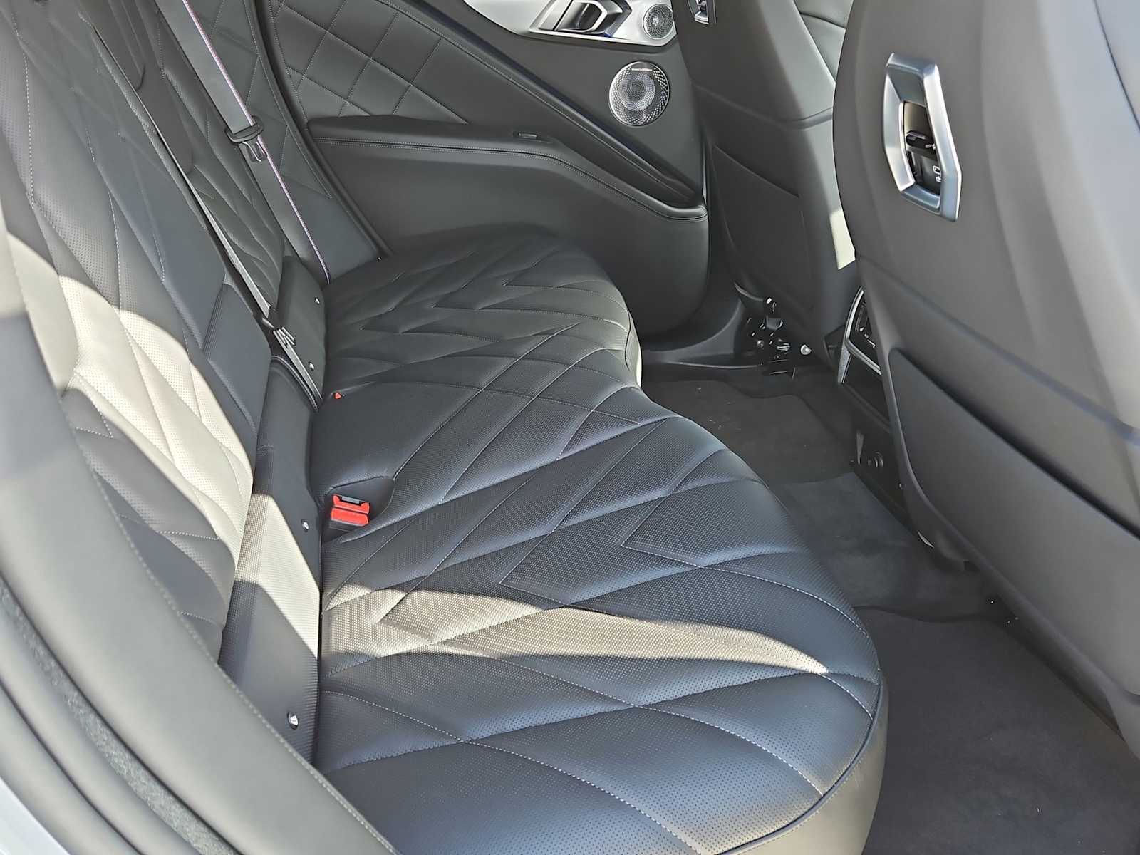 Thumbnail: 2026 BMW XM - 27