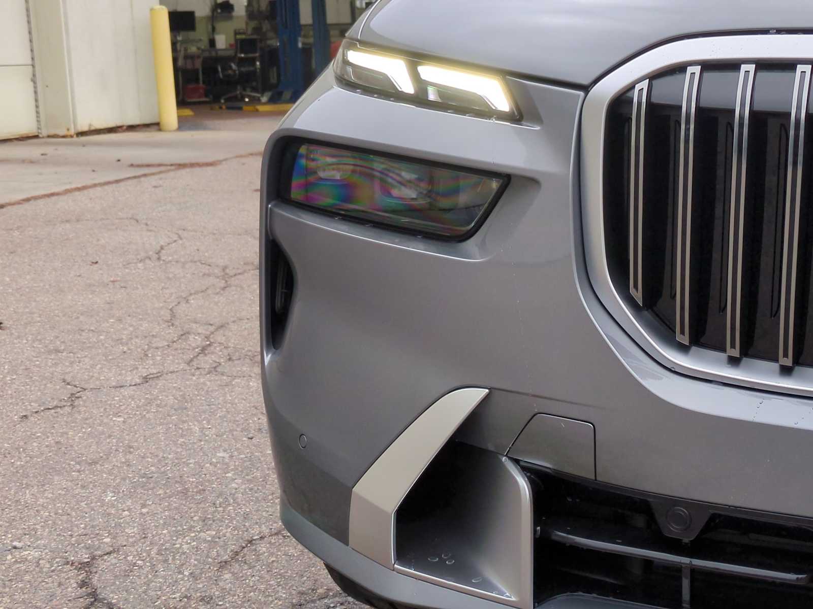 Thumbnail: 2025 BMW X7 - 11