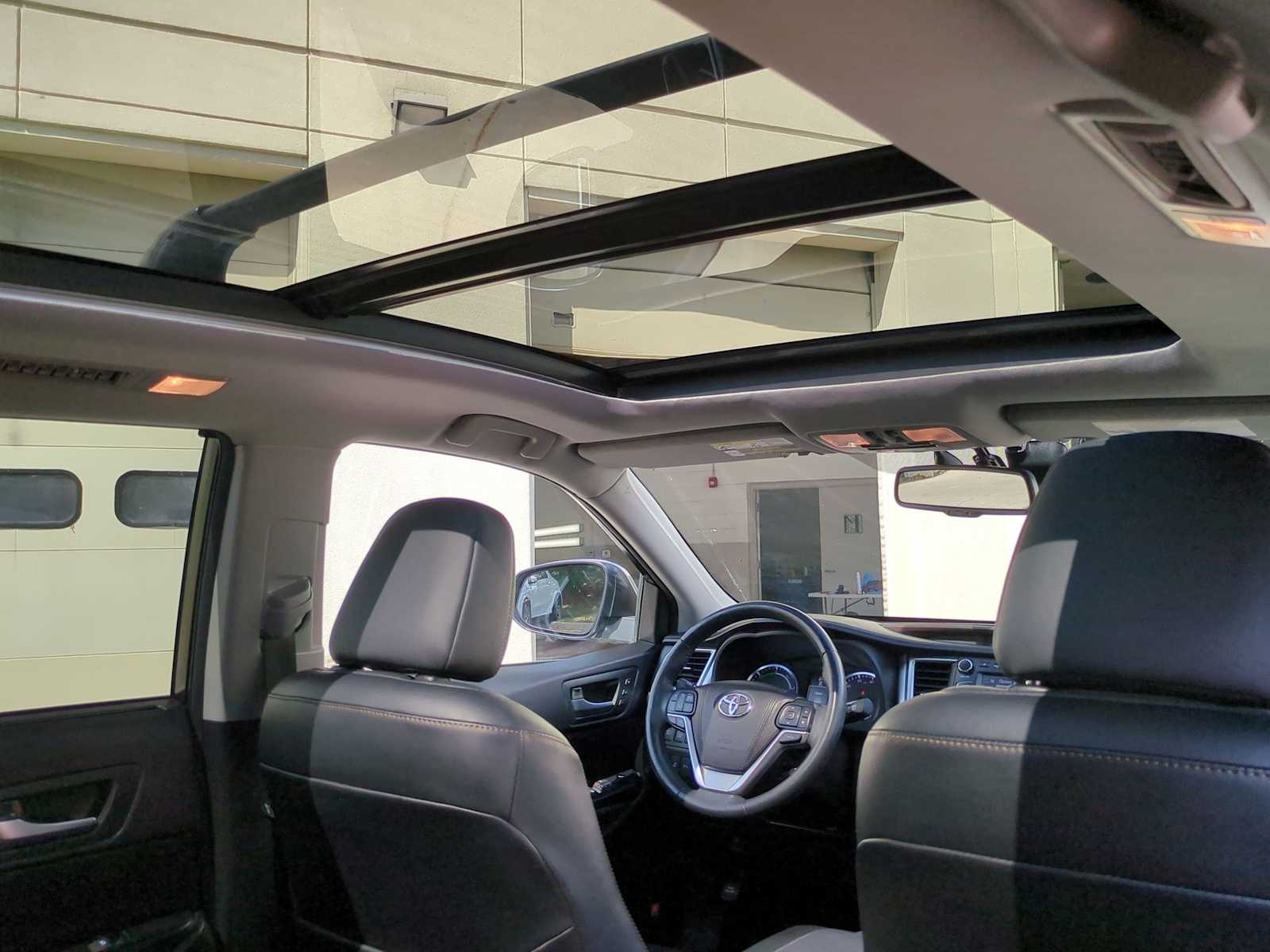 Thumbnail: 2016 Toyota Highlander - 22
