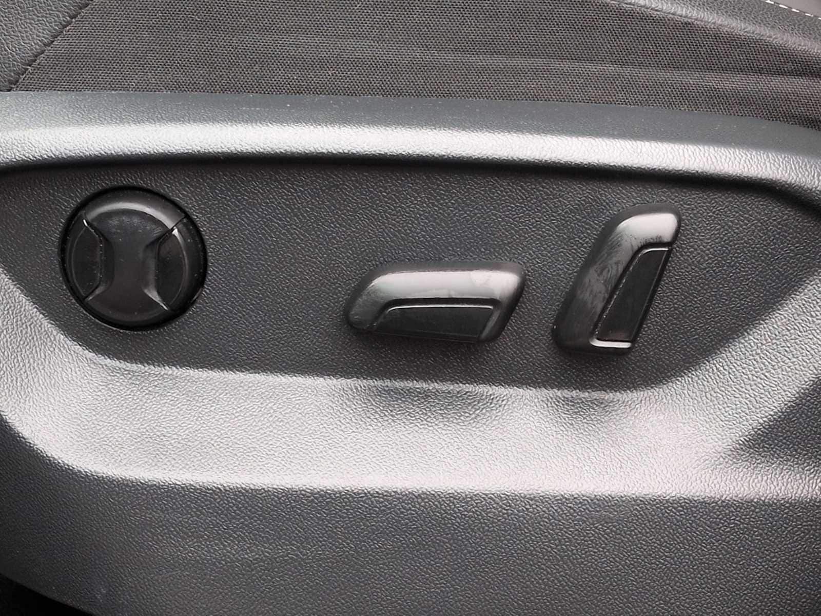 Thumbnail: 2021 Volkswagen Tiguan - 16