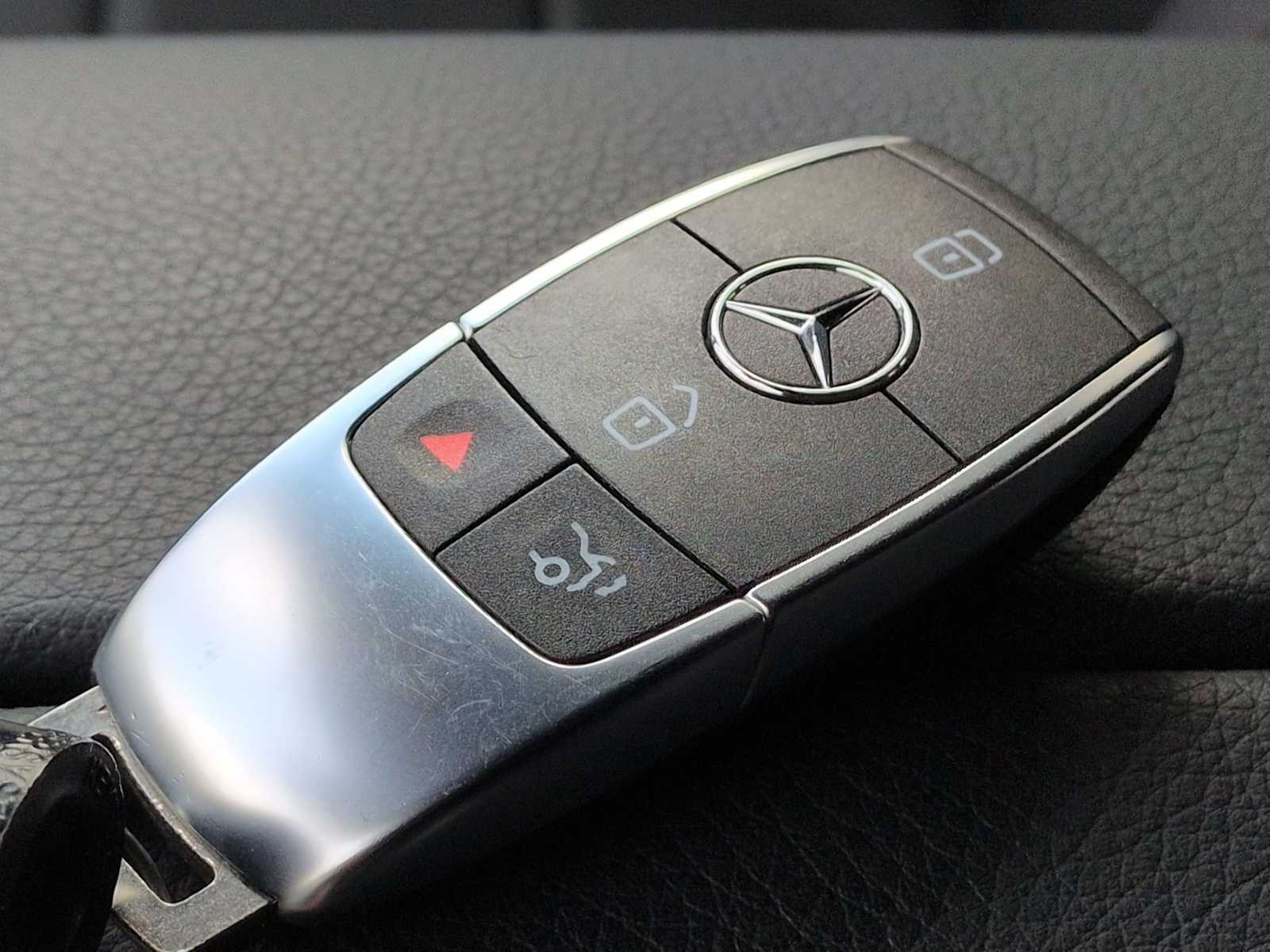 Thumbnail: 2022 Mercedes-Benz GLC - 35