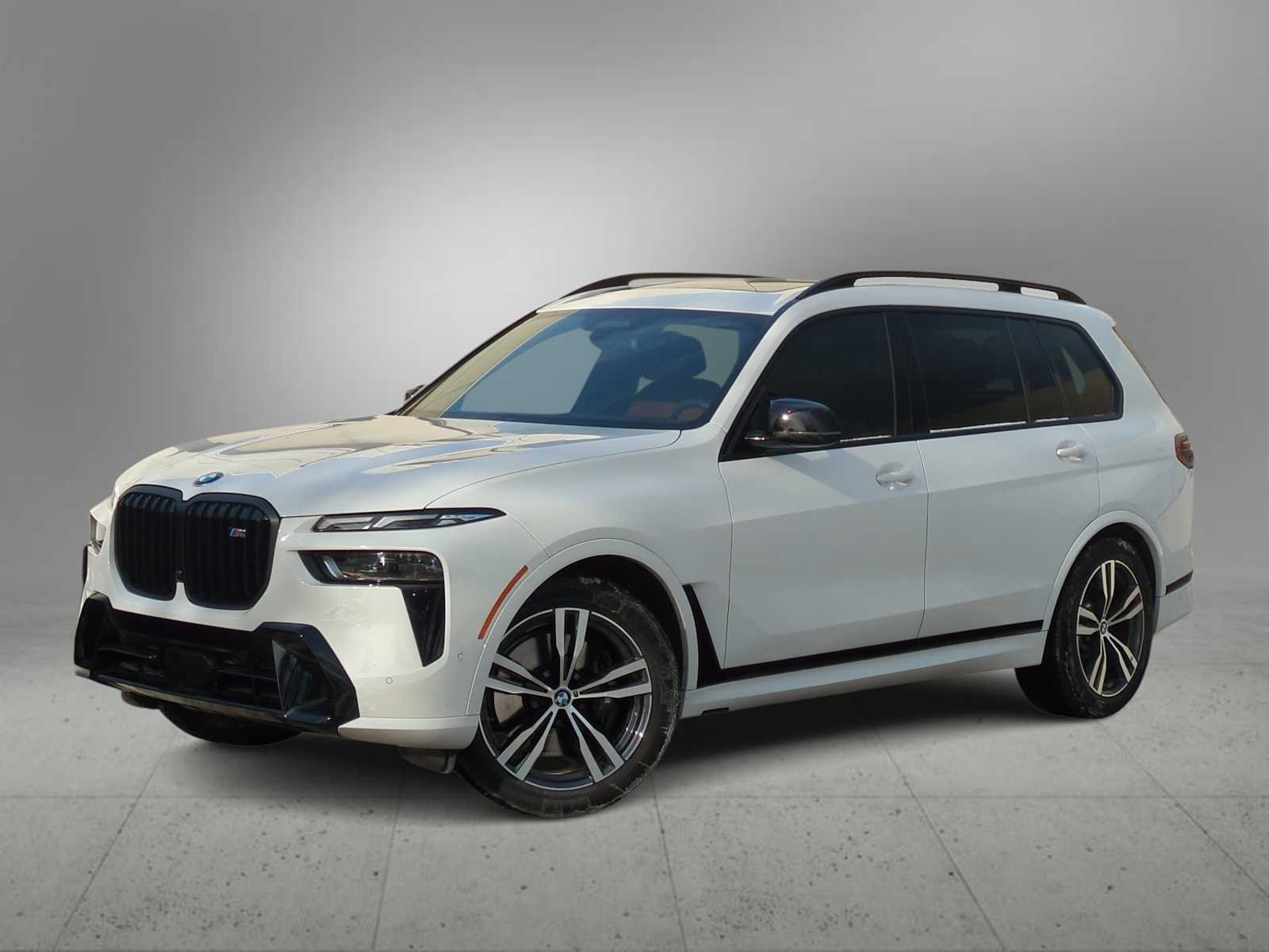 2025 BMW X7 M60i's photo
