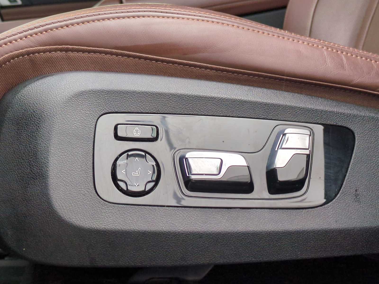 Thumbnail: 2021 BMW X6 - 17