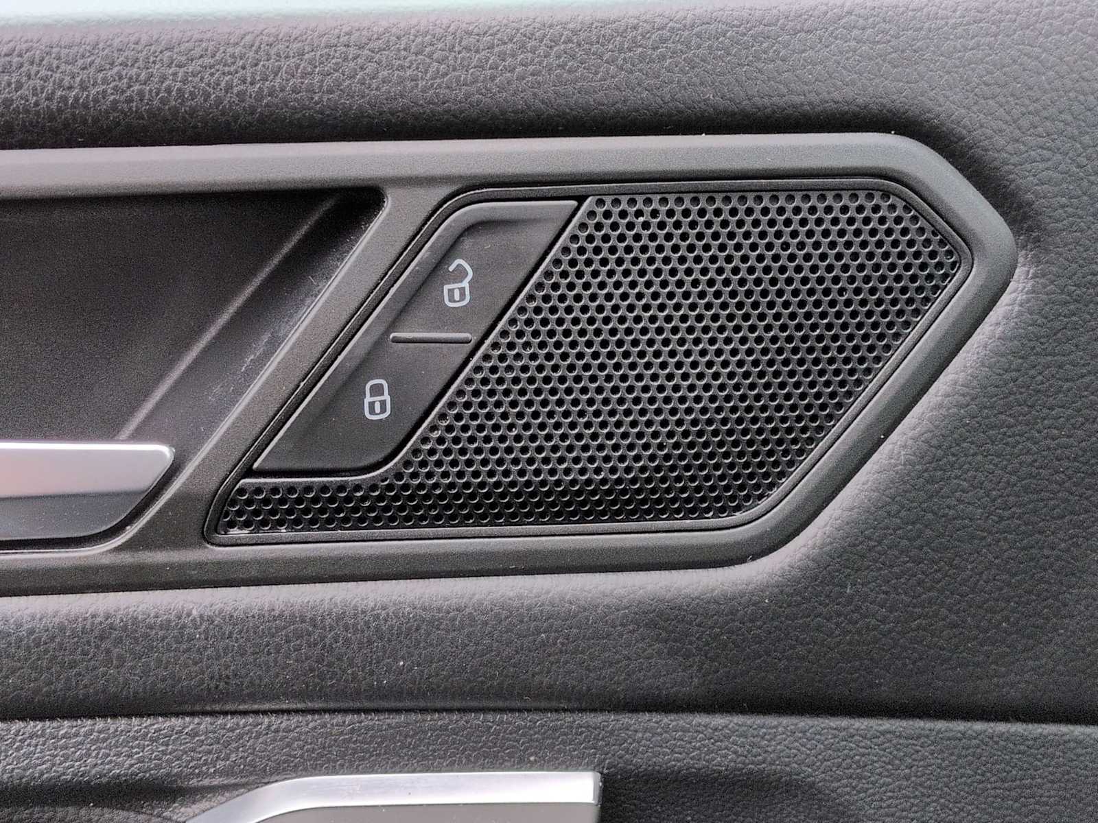 Thumbnail: 2021 Volkswagen Tiguan - 30