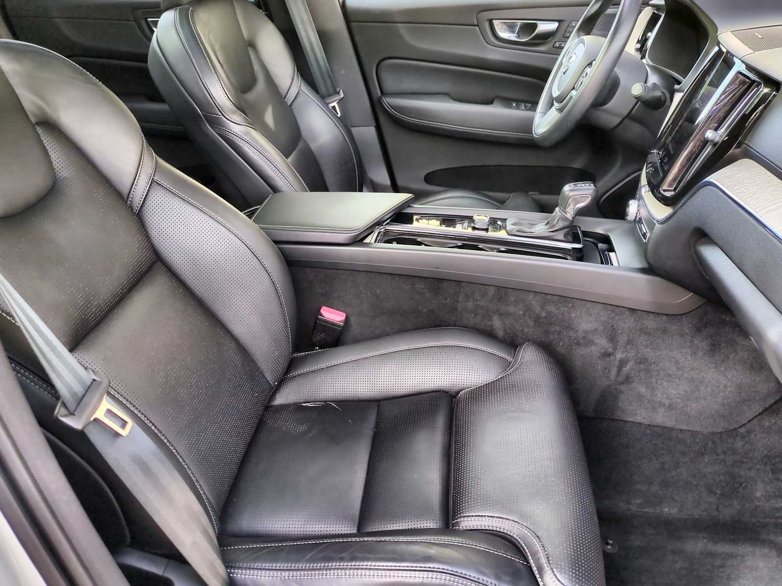 Thumbnail: 2021 Volvo XC60 - 23