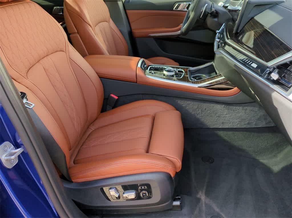 Thumbnail: 2025 BMW X7 - 24