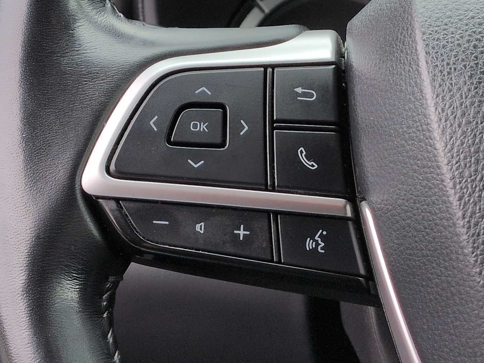 Thumbnail: 2022 Toyota Highlander - 23