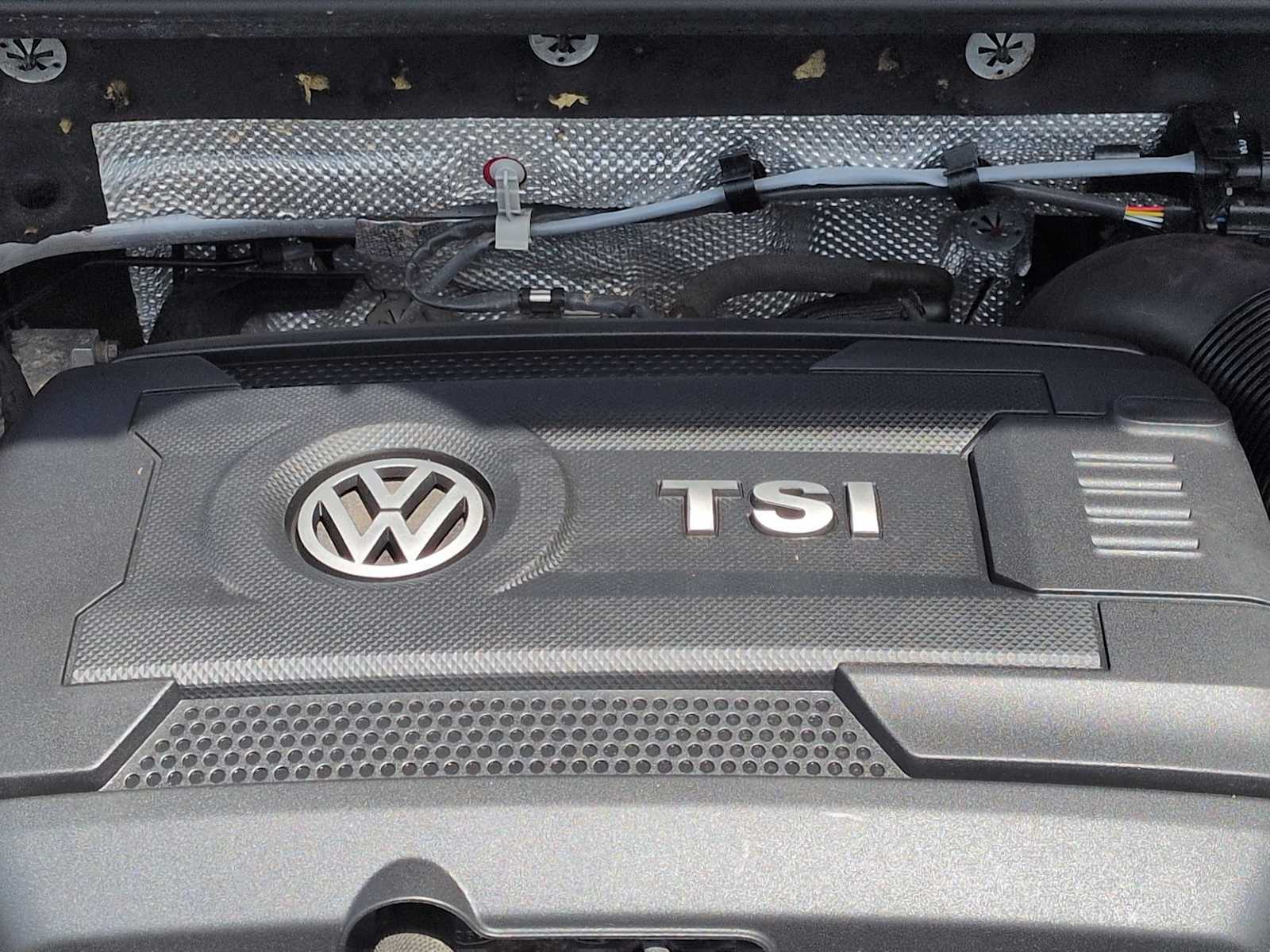 Thumbnail: 2017 Volkswagen Golf - 15