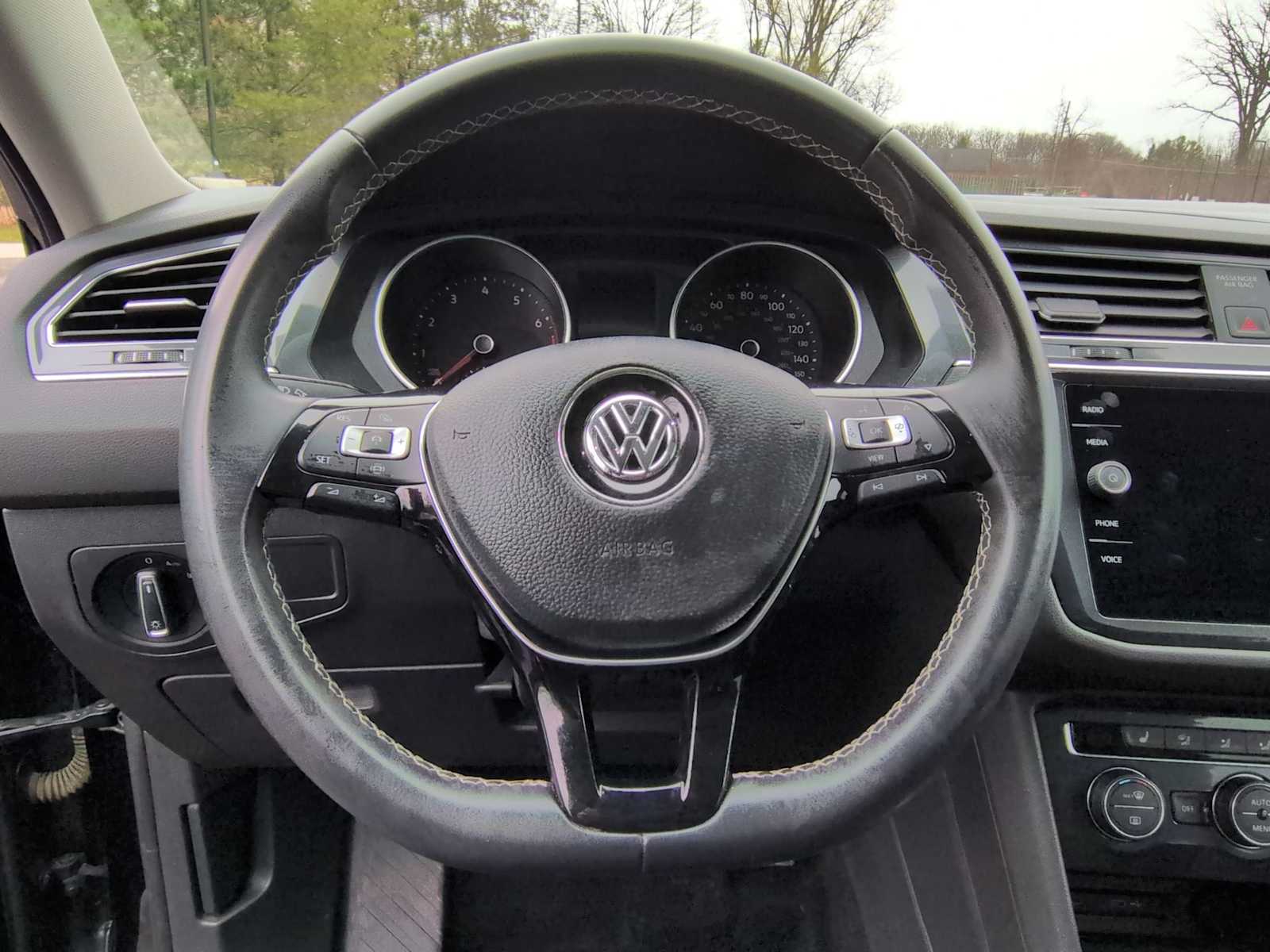 Thumbnail: 2021 Volkswagen Tiguan - 23