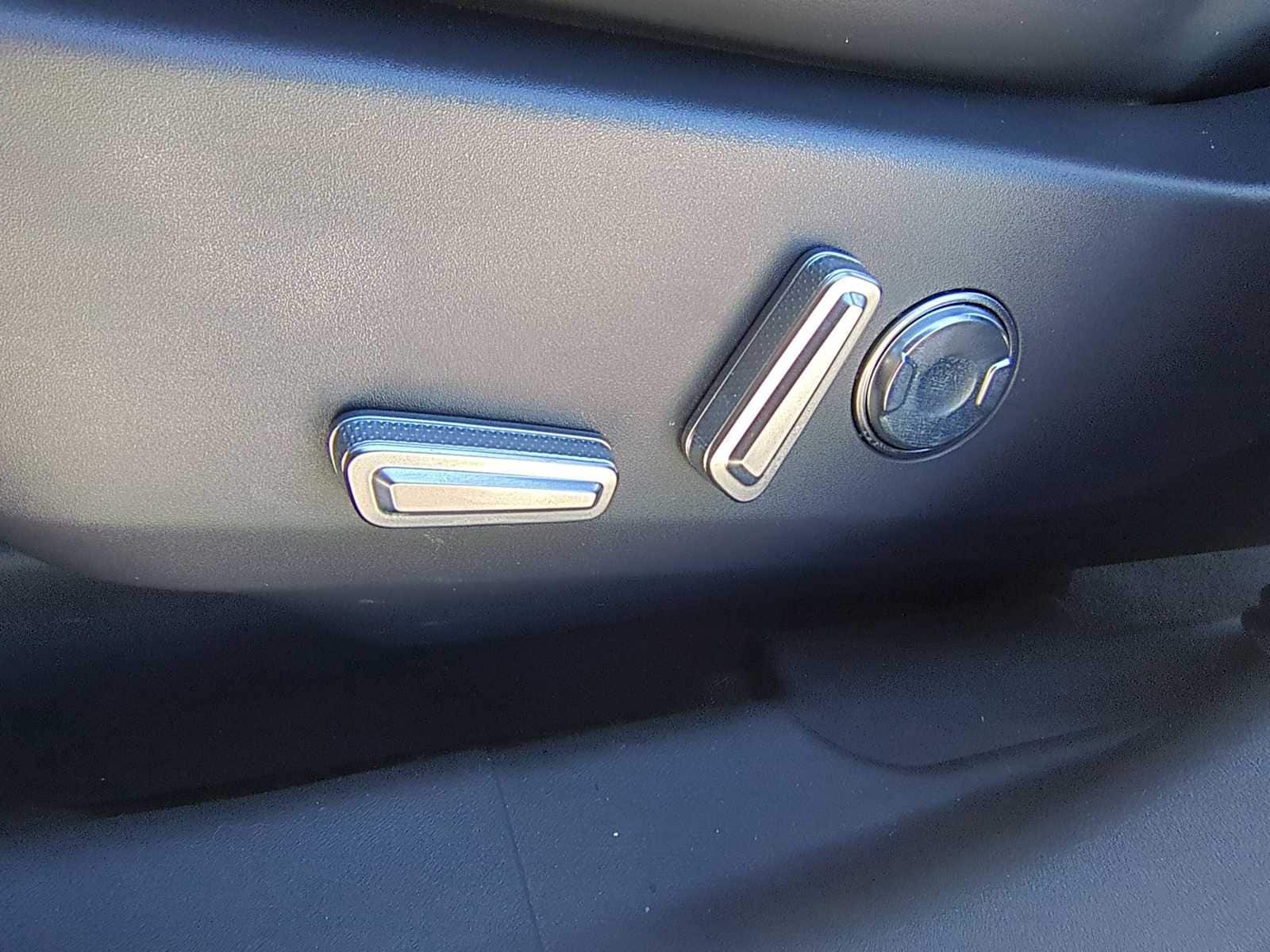 Thumbnail: 2024 Lincoln Nautilus - 25