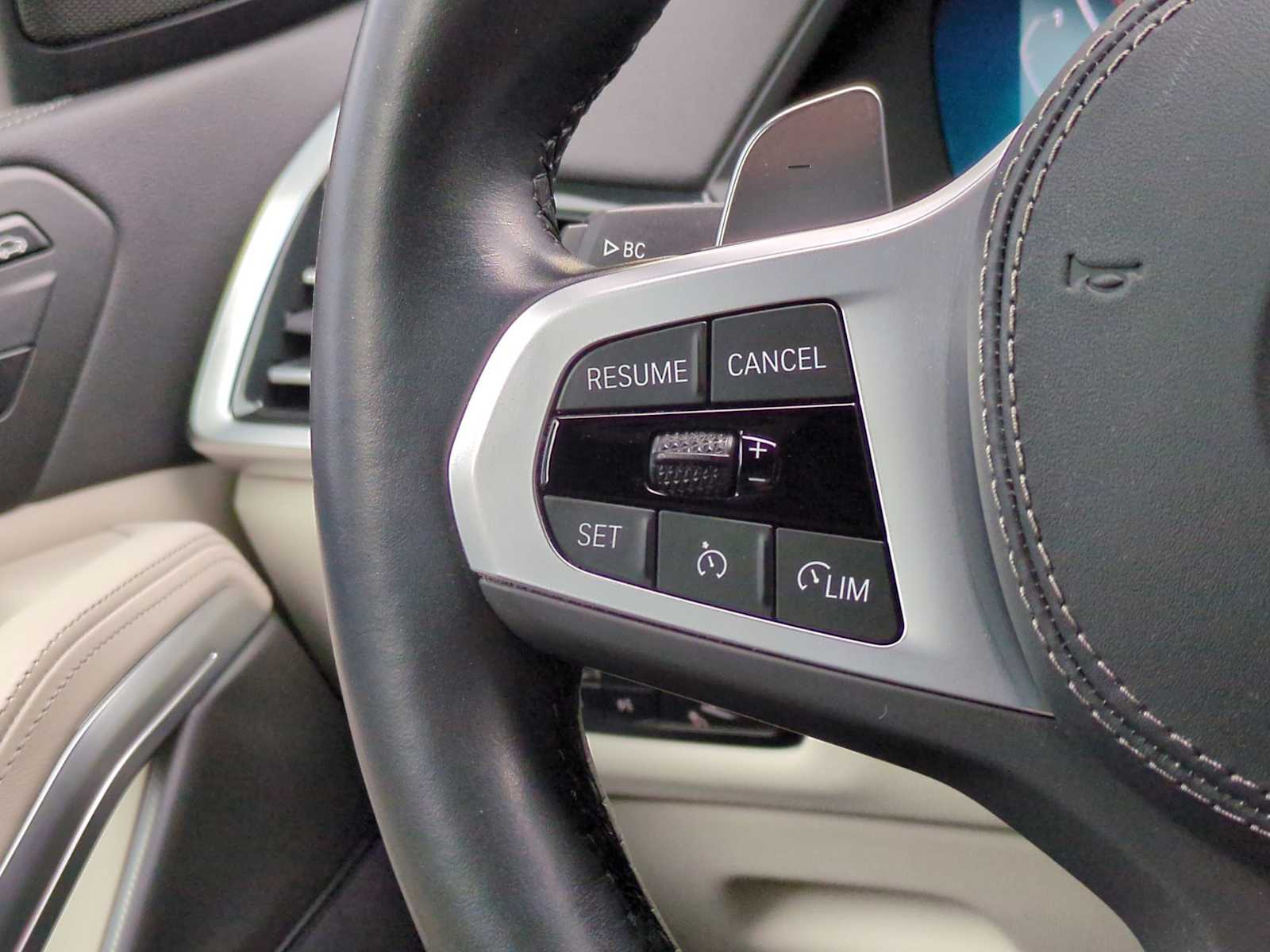 Thumbnail: 2023 BMW X6 - 25