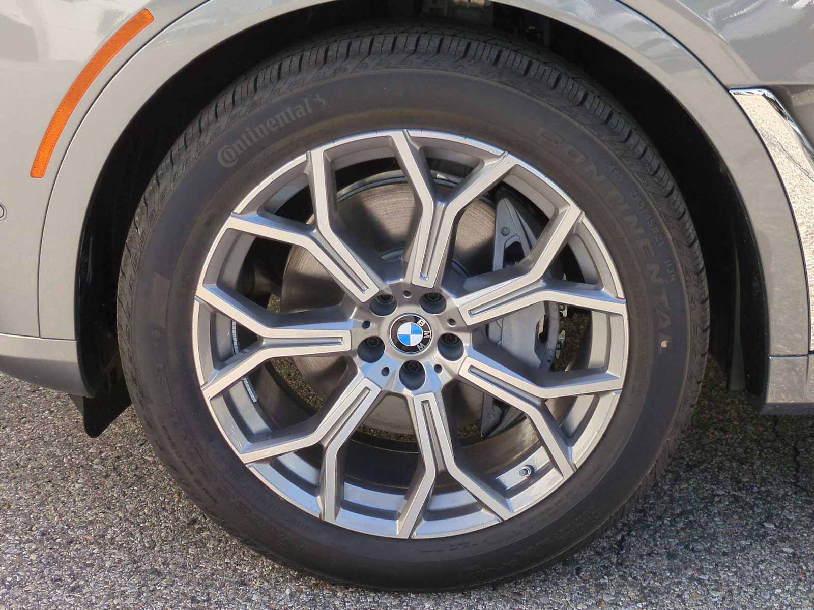 Thumbnail: 2026 BMW X7 - 14