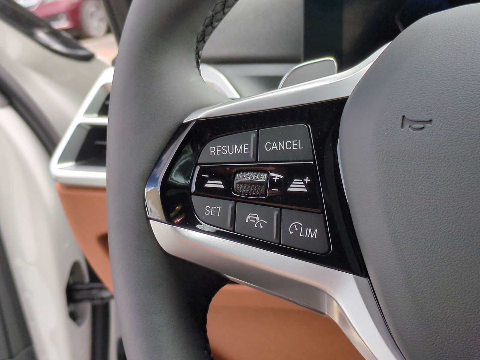 Thumbnail: 2025 BMW 3 Series - 25