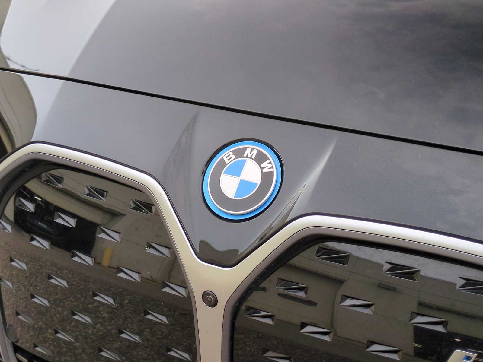 Thumbnail: 2024 BMW i4 - 12