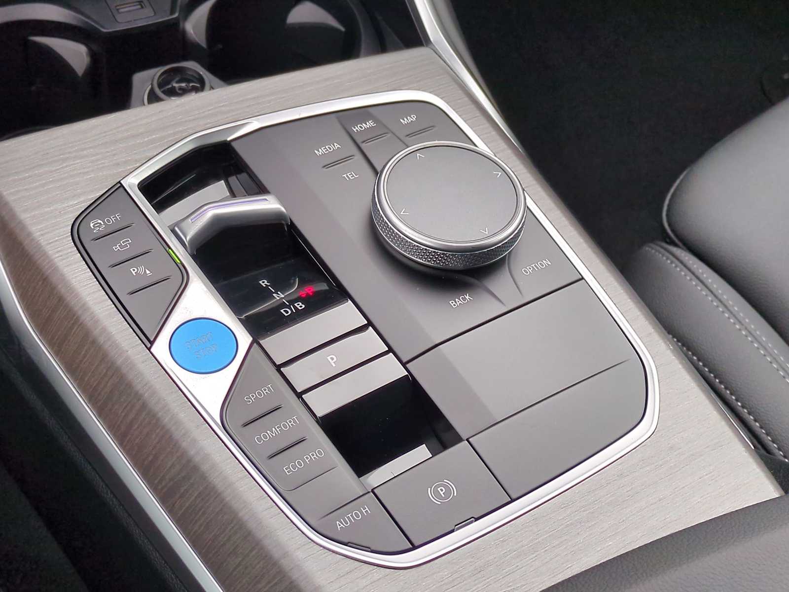 Thumbnail: 2025 BMW i4 - 35