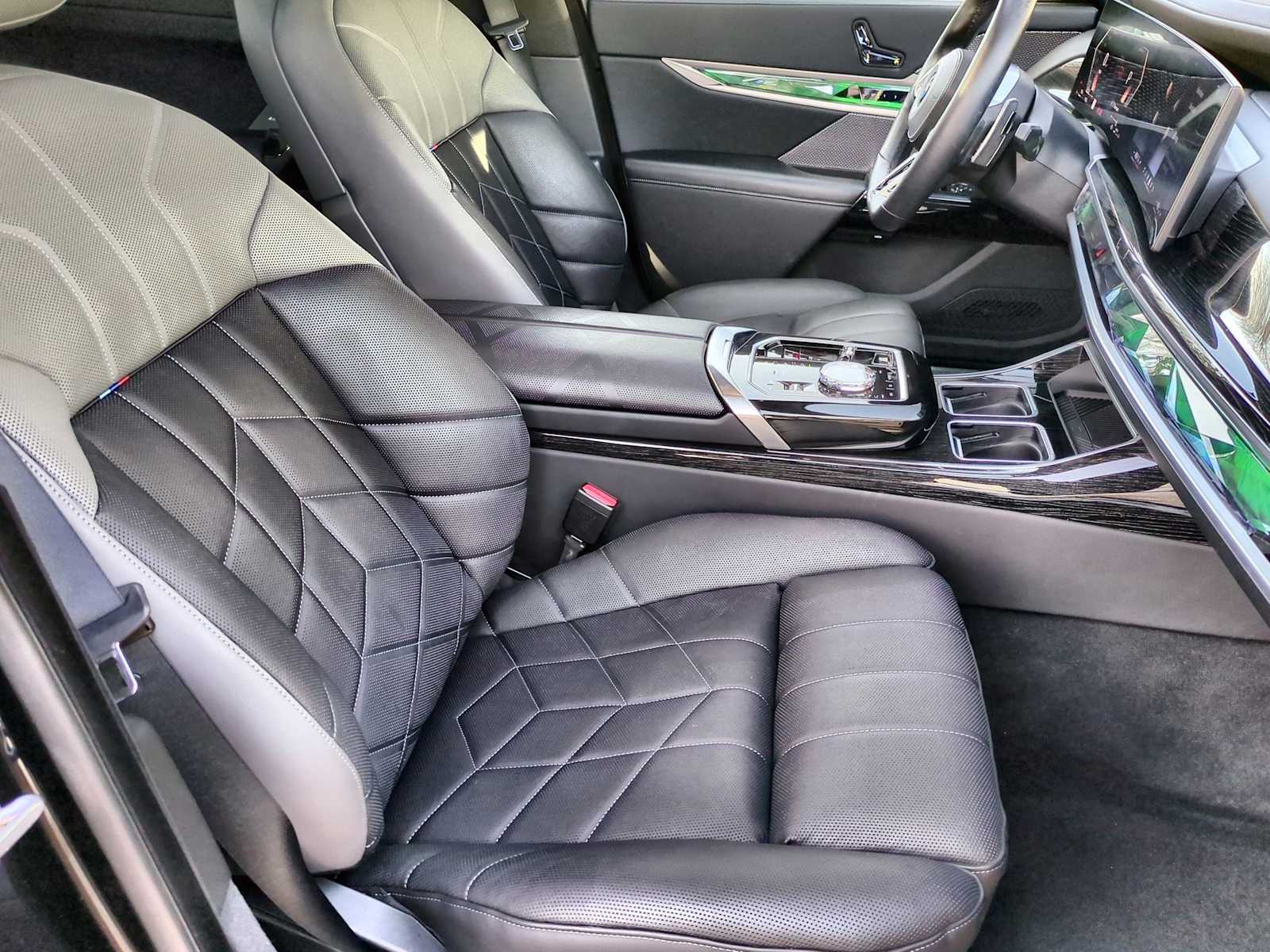 Thumbnail: 2024 BMW 7 Series - 23