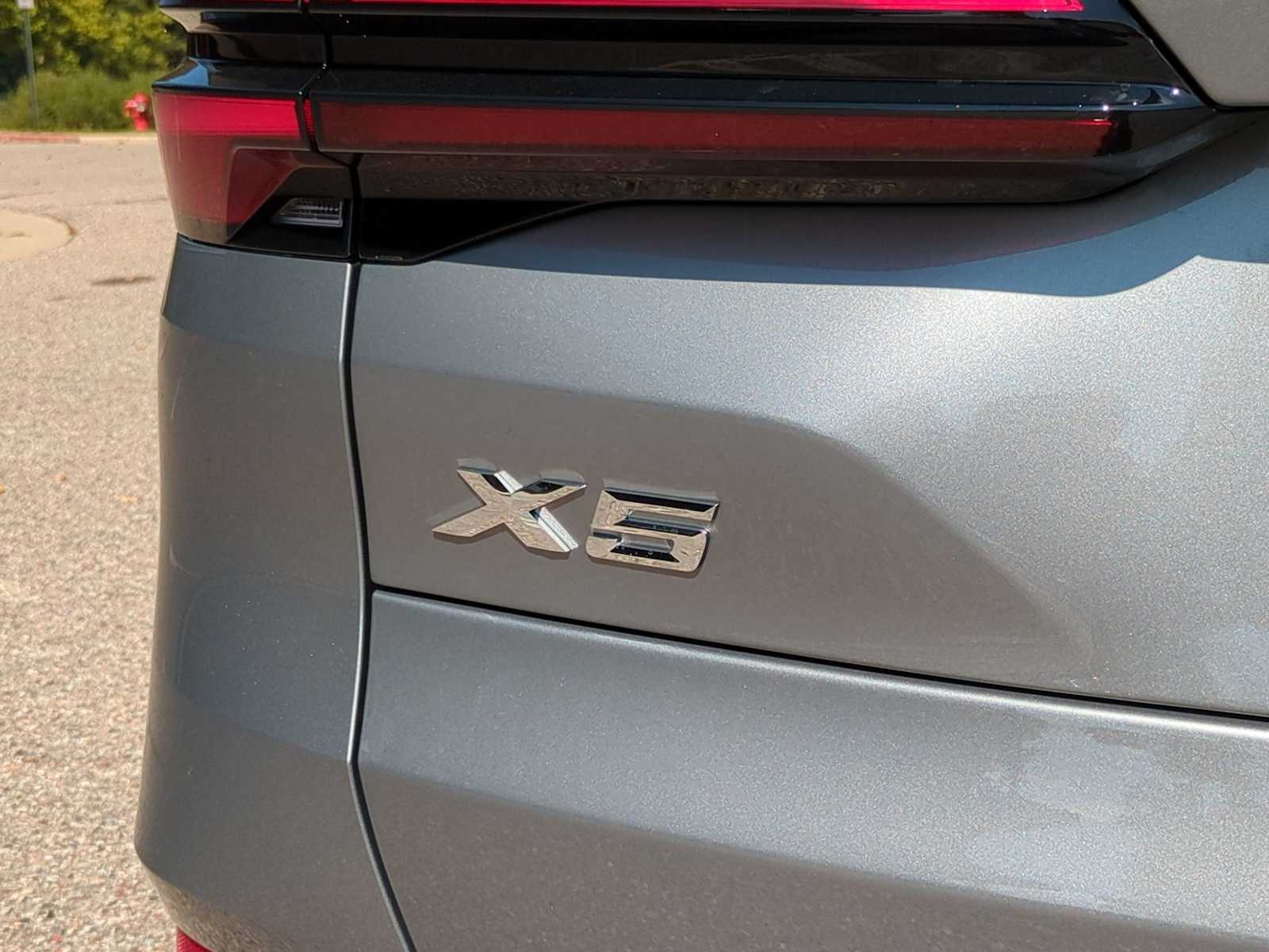 Thumbnail: 2026 BMW X5 - 13