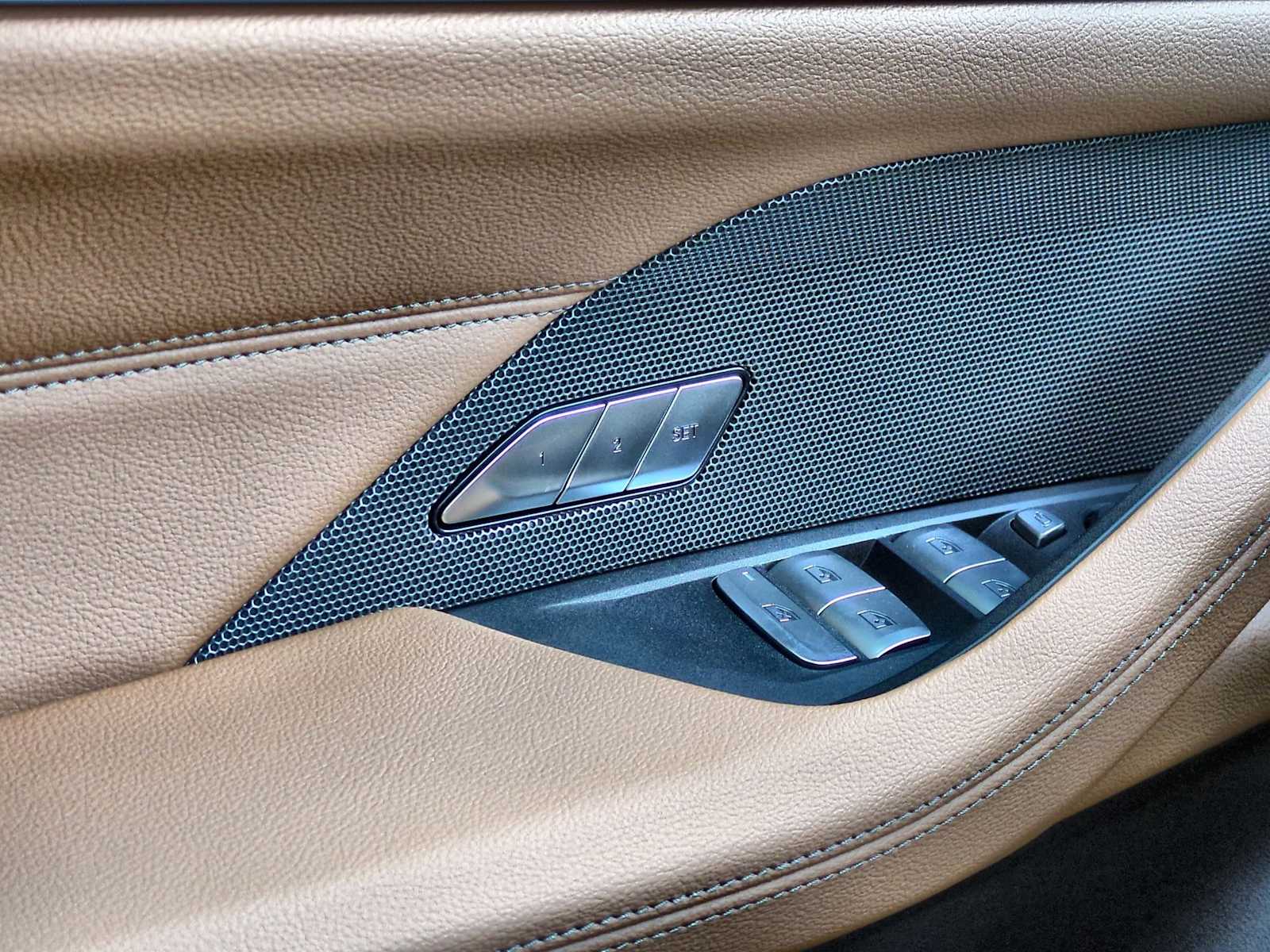 Thumbnail: 2025 BMW i4 - 41