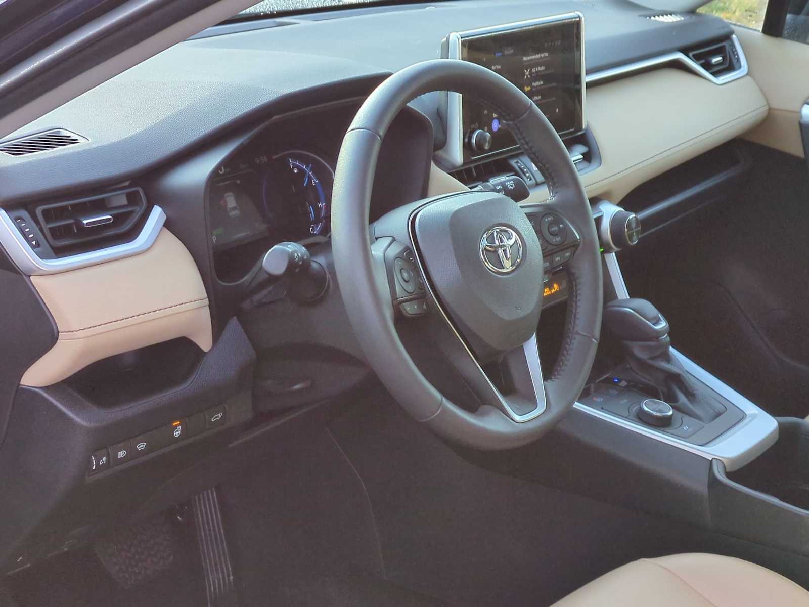 Thumbnail: 2023 Toyota RAV4 - 10