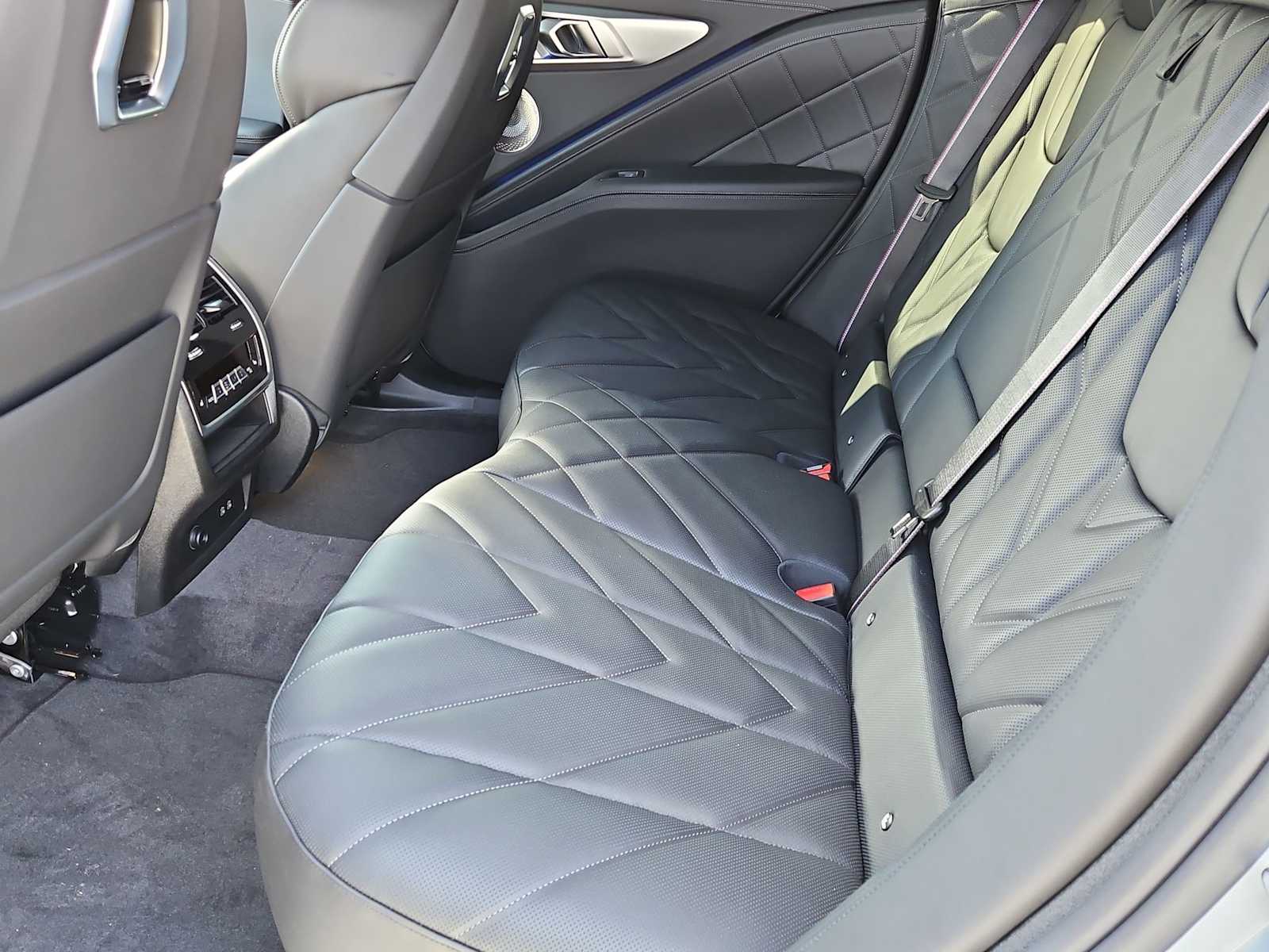 Thumbnail: 2026 BMW XM - 26