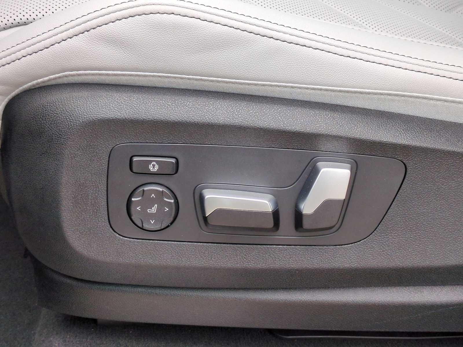 Thumbnail: 2026 BMW X5 - 17