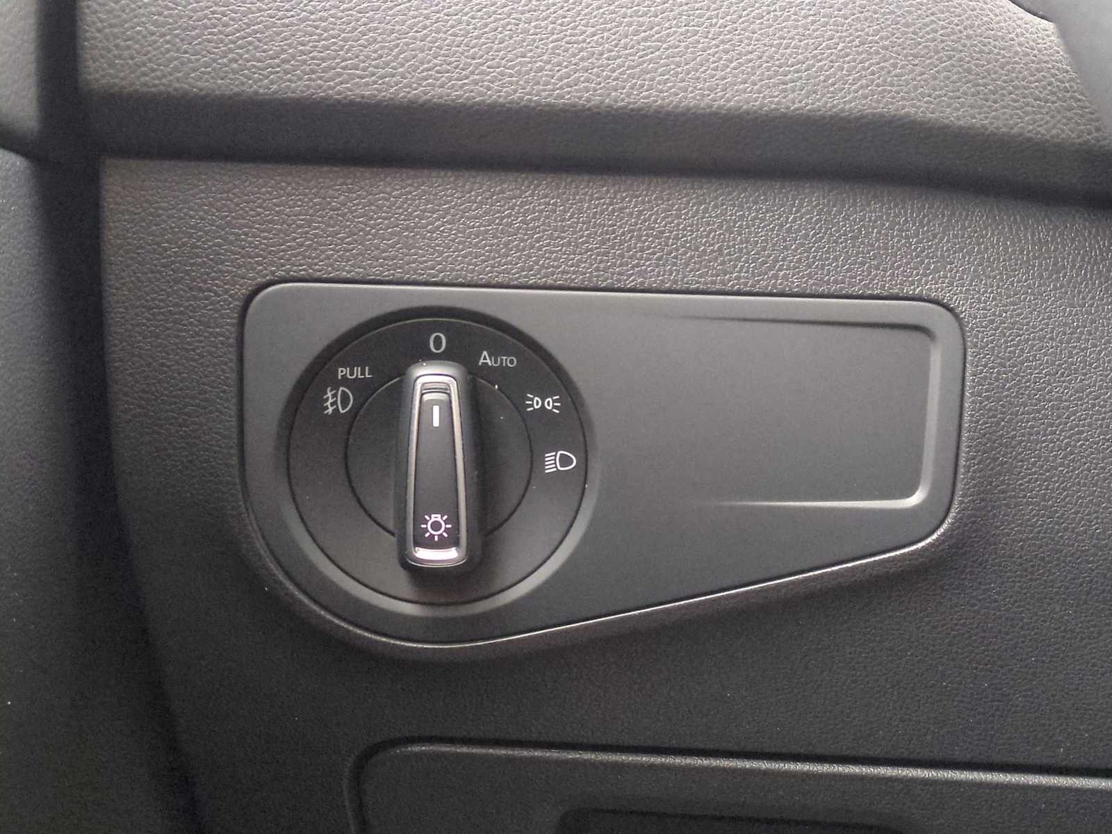 Thumbnail: 2019 Volkswagen Tiguan - 38