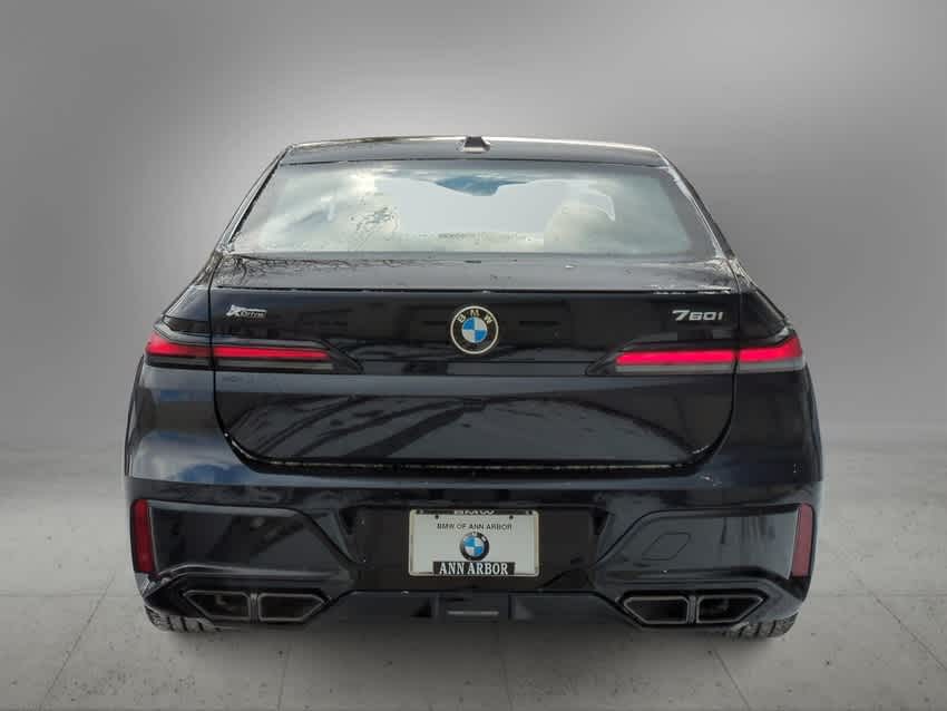 Thumbnail: 2025 BMW 7 Series - 7