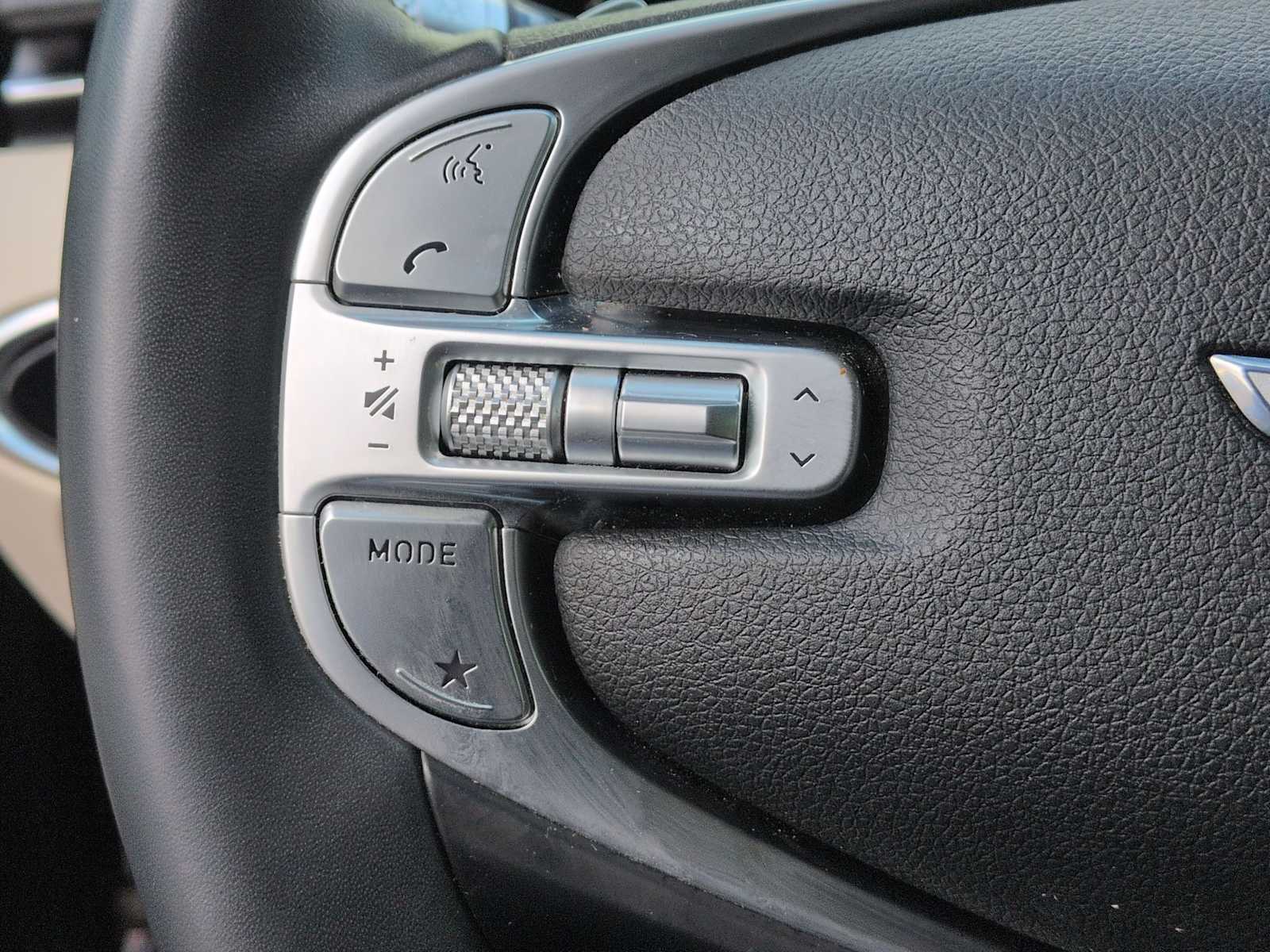 Thumbnail: 2022 Genesis GV70 - 24