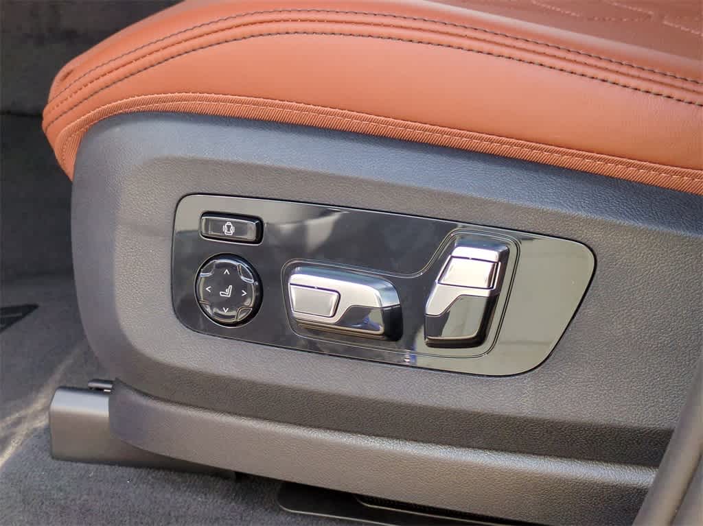 Thumbnail: 2025 BMW X7 - 18