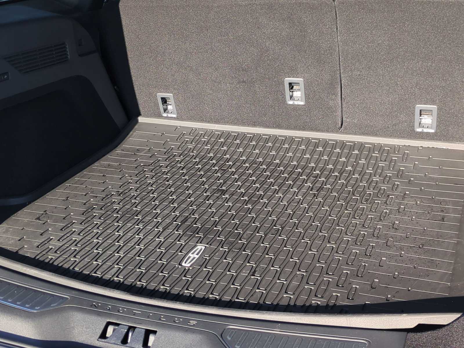 Thumbnail: 2024 Lincoln Nautilus - 44